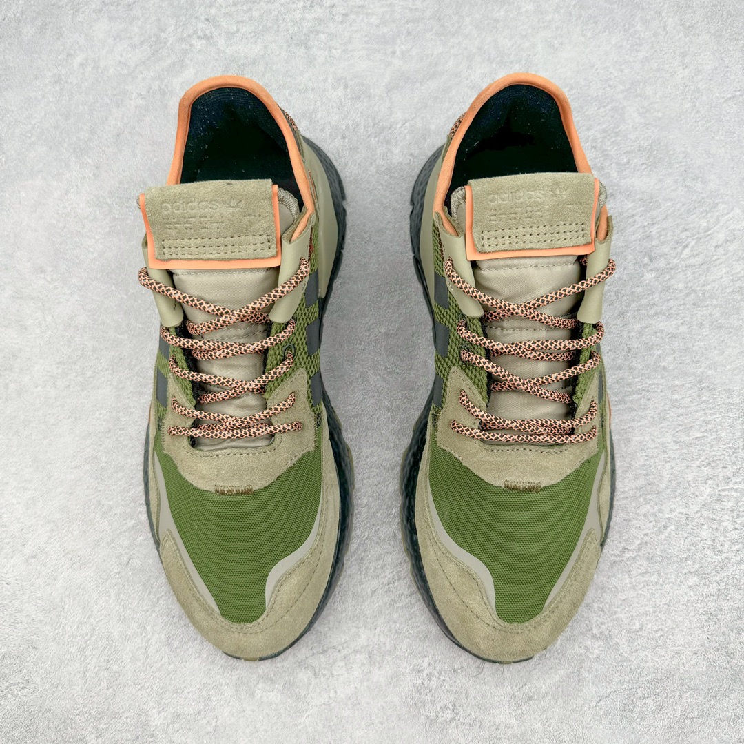 图片[2]-＃纯原福利 AD originals Nite Jogger Pride 夜行者减震耐磨低帮反光复古休闲百搭运动跑鞋 原厂材料 原厂大底 原装工艺 原鞋一致 记忆海绵 鞋眼使用原鞋一致电绣加针车工艺 后跟全部一致采用原鞋工艺 四针六线进口机 区别市面三针五线 头层皮打造 原厂流水标 3D喷漆 瞄漆 私家独模 网布搭配麂皮拼接打造鞋面 极具复古风格鞋头及鞋跟点缀3M反光设计 极为亮眼中底采用全掌Boost科技 厚度相当可观 脚感极佳 尺码：36 36⅔ 37⅓ 38 38⅔ 39⅓ 40 40⅔ 41⅓ 42 42⅔ 43⅓ 44 45-选品中心