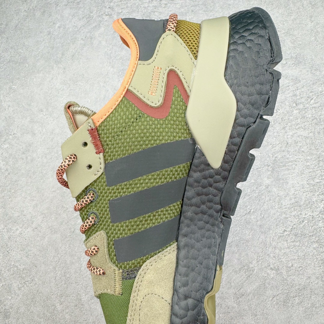 图片[7]-＃纯原福利 AD originals Nite Jogger Pride 夜行者减震耐磨低帮反光复古休闲百搭运动跑鞋 原厂材料 原厂大底 原装工艺 原鞋一致 记忆海绵 鞋眼使用原鞋一致电绣加针车工艺 后跟全部一致采用原鞋工艺 四针六线进口机 区别市面三针五线 头层皮打造 原厂流水标 3D喷漆 瞄漆 私家独模 网布搭配麂皮拼接打造鞋面 极具复古风格鞋头及鞋跟点缀3M反光设计 极为亮眼中底采用全掌Boost科技 厚度相当可观 脚感极佳 尺码：36 36⅔ 37⅓ 38 38⅔ 39⅓ 40 40⅔ 41⅓ 42 42⅔ 43⅓ 44 45-选品中心