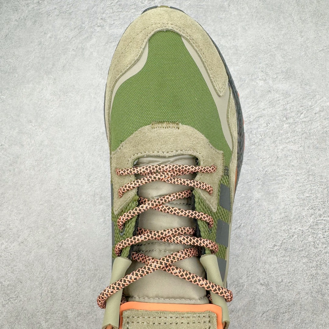 图片[4]-＃纯原福利 AD originals Nite Jogger Pride 夜行者减震耐磨低帮反光复古休闲百搭运动跑鞋 原厂材料 原厂大底 原装工艺 原鞋一致 记忆海绵 鞋眼使用原鞋一致电绣加针车工艺 后跟全部一致采用原鞋工艺 四针六线进口机 区别市面三针五线 头层皮打造 原厂流水标 3D喷漆 瞄漆 私家独模 网布搭配麂皮拼接打造鞋面 极具复古风格鞋头及鞋跟点缀3M反光设计 极为亮眼中底采用全掌Boost科技 厚度相当可观 脚感极佳 尺码：36 36⅔ 37⅓ 38 38⅔ 39⅓ 40 40⅔ 41⅓ 42 42⅔ 43⅓ 44 45-选品中心