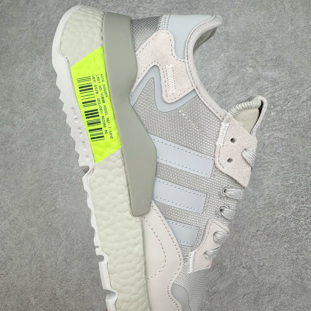 图片[6]-＃纯原福利 AD originals Nite Jogger Pride 夜行者减震耐磨低帮反光复古休闲百搭运动跑鞋 原厂材料 原厂大底 原装工艺 原鞋一致 记忆海绵 鞋眼使用原鞋一致电绣加针车工艺 后跟全部一致采用原鞋工艺 四针六线进口机 区别市面三针五线 头层皮打造 原厂流水标 3D喷漆 瞄漆 私家独模 网布搭配麂皮拼接打造鞋面 极具复古风格鞋头及鞋跟点缀3M反光设计 极为亮眼中底采用全掌Boost科技 厚度相当可观 脚感极佳 尺码：36 36⅔ 37⅓ 38 38⅔ 39⅓ 40 40⅔ 41⅓ 42 42⅔ 43⅓ 44 45-选品中心