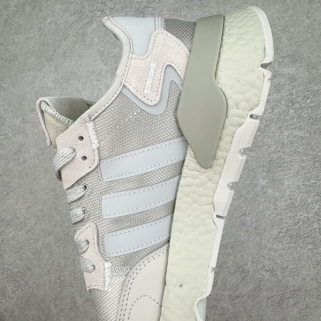 图片[7]-＃纯原福利 AD originals Nite Jogger Pride 夜行者减震耐磨低帮反光复古休闲百搭运动跑鞋 原厂材料 原厂大底 原装工艺 原鞋一致 记忆海绵 鞋眼使用原鞋一致电绣加针车工艺 后跟全部一致采用原鞋工艺 四针六线进口机 区别市面三针五线 头层皮打造 原厂流水标 3D喷漆 瞄漆 私家独模 网布搭配麂皮拼接打造鞋面 极具复古风格鞋头及鞋跟点缀3M反光设计 极为亮眼中底采用全掌Boost科技 厚度相当可观 脚感极佳 尺码：36 36⅔ 37⅓ 38 38⅔ 39⅓ 40 40⅔ 41⅓ 42 42⅔ 43⅓ 44 45-选品中心