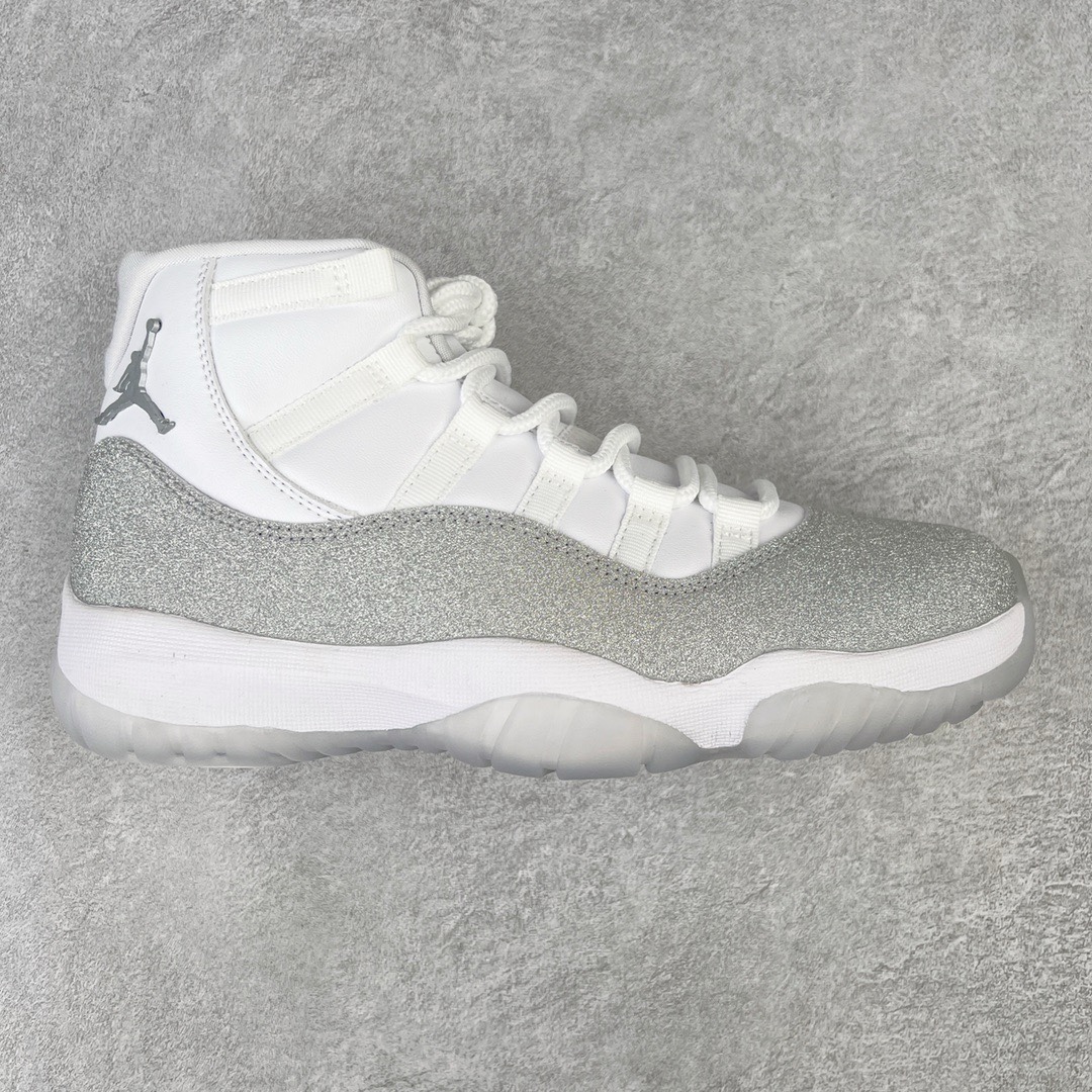 图片[9]-＃KZ神版 Air Jordan AJ11 Retro High 高帮系列 市场中端王者 耗时半年巨作 全套原纸板楦头开发 确保原汁原味 完美呈现11代版型 此版本只针对中端市场 皮料材质有所更替 其他数据细节工艺流程均保持一致绝不口嗨 细节品控鞋型随意秒杀市面3XX 原楦原档案数据开模打造 原厂中底拉帮钢印 原厂进口漆皮 防冻不开裂 原装鞋撑 水晶大底正确色度色泽 原楦原数据刺绣 原厂车缝走线及对位 毫厘不差 飞人logo采用原数据电脑刺绣 原装正品碳纤维真实碳板 增强抗扭 原内标 原盒标 正确官方原盒 防氧化水晶外底 原厂配套全掌solo气垫 进口港宝加持 后跟自然饱满 全鞋荧光划线卡点 追求极致完美 每一双都是工艺品 多重QC质检 超越公司货的品控标准 实实在在的免检产品 尺码：36 36.5 37.5 38 38.5 39 40 40.5 41 42 42.5 43 44 44.5 45 46 47.5-选品中心