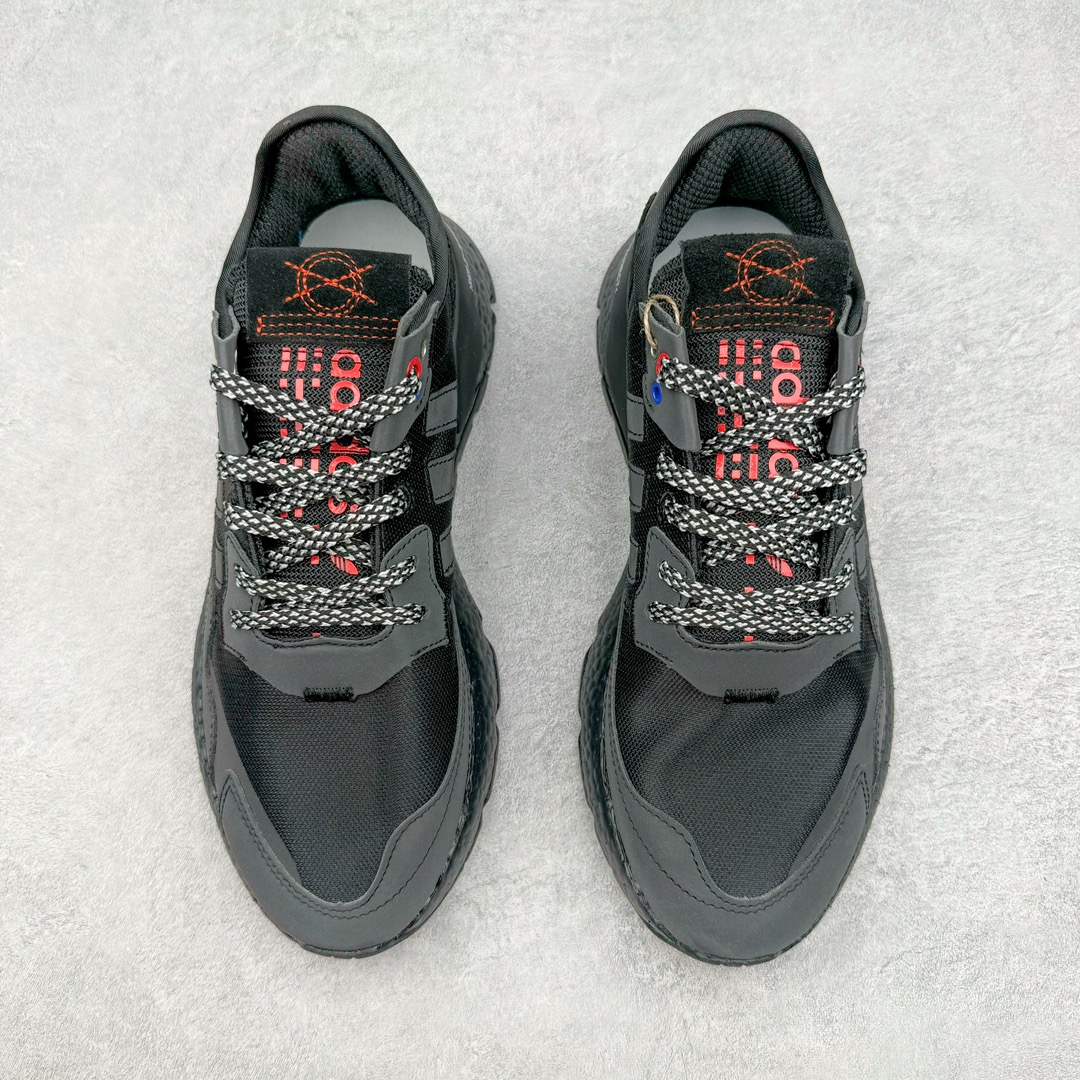 图片[2]-＃纯原福利 AD originals Nite Jogger Pride 夜行者减震耐磨低帮反光复古休闲百搭运动跑鞋 原厂材料 原厂大底 原装工艺 原鞋一致 记忆海绵 鞋眼使用原鞋一致电绣加针车工艺 后跟全部一致采用原鞋工艺 四针六线进口机 区别市面三针五线 头层皮打造 原厂流水标 3D喷漆 瞄漆 私家独模 网布搭配麂皮拼接打造鞋面 极具复古风格鞋头及鞋跟点缀3M反光设计 极为亮眼中底采用全掌Boost科技 厚度相当可观 脚感极佳 尺码：36 36⅔ 37⅓ 38 38⅔ 39⅓ 40 40⅔ 41⅓ 42 42⅔ 43⅓ 44 45-选品中心