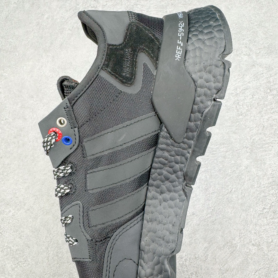 图片[7]-＃纯原福利 AD originals Nite Jogger Pride 夜行者减震耐磨低帮反光复古休闲百搭运动跑鞋 原厂材料 原厂大底 原装工艺 原鞋一致 记忆海绵 鞋眼使用原鞋一致电绣加针车工艺 后跟全部一致采用原鞋工艺 四针六线进口机 区别市面三针五线 头层皮打造 原厂流水标 3D喷漆 瞄漆 私家独模 网布搭配麂皮拼接打造鞋面 极具复古风格鞋头及鞋跟点缀3M反光设计 极为亮眼中底采用全掌Boost科技 厚度相当可观 脚感极佳 尺码：36 36⅔ 37⅓ 38 38⅔ 39⅓ 40 40⅔ 41⅓ 42 42⅔ 43⅓ 44 45-选品中心