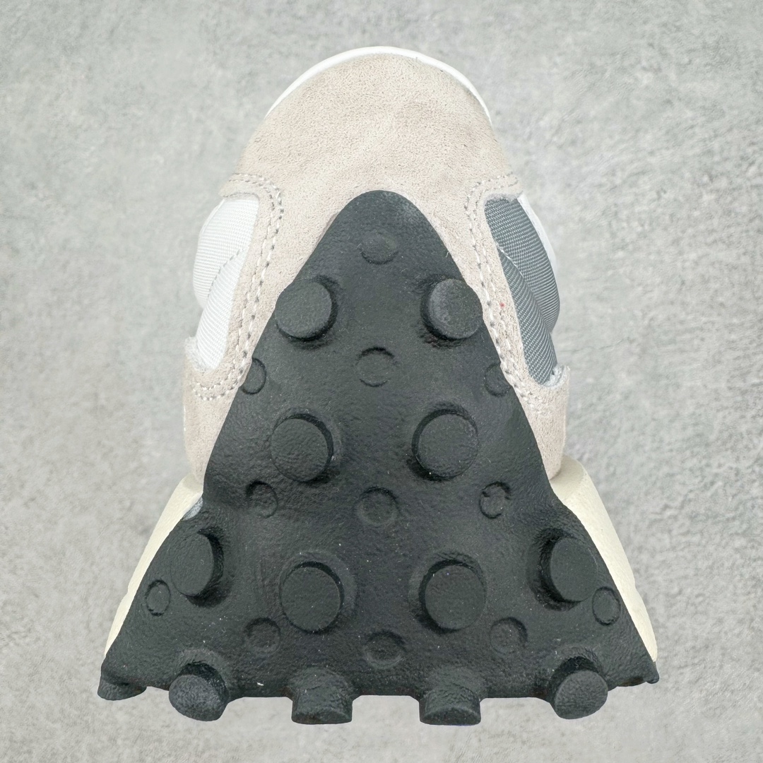图片[8]-＃福利特价 New Balance MS327 NB新百伦系列复古休闲运动慢跑鞋 以更纯粹的复古风格设计打造的全新造型 侧身还以解构设计 将 N 字标志以做旧压花样式呈现 样式别具新意 而麂皮、冲孔皮革的塑造 则呈现出高级怀旧气质 也让鞋款在奢华时装风格与运动氛围之间达到了平衡 鞋身采用尼龙及猪巴革麂皮物料拼接构成 中底高弹PU材质及满丁防滑橡胶外底 尺码：36 37 37.5 38 38.5 39.5 40 40.5 41.5 42 42.5 43 44 45-选品中心