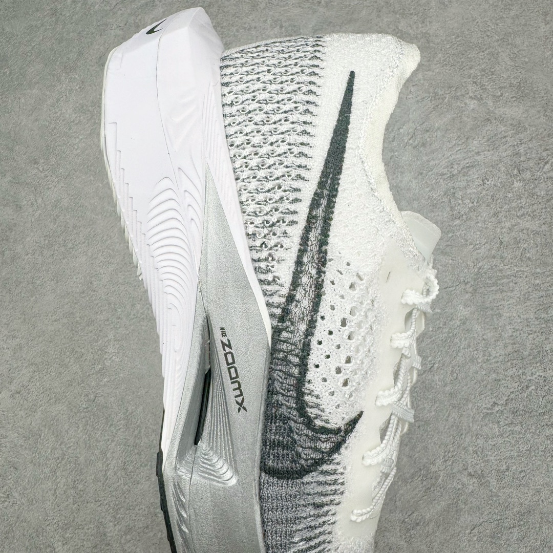 ＃纯原福利‼️
💰150 合作私
NK Zoom VaporFly Next 3% 编织飞线马拉松三代超级休运动跑鞋 泰光zp订单 真碳加持 保留了NK Systeml的突破性产品科技 且在这个基础上搭载了NK Flyknit鞋面 让这双为比赛竞速而打造的战靴更加轻盈、透气突破性的Zoom X泡棉带来NK跑步至今为止最为出色的能量回馈 
Size 详情看库存！
