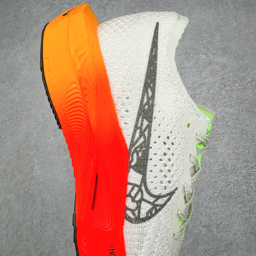 ＃纯原福利‼️
💰150 合作私
NK Zoom VaporFly Next 3% 编织飞线马拉松三代超级休运动跑鞋 泰光zp订单 真碳加持 保留了NK Systeml的突破性产品科技 且在这个基础上搭载了NK Flyknit鞋面 让这双为比赛竞速而打造的战靴更加轻盈、透气突破性的Zoom X泡棉带来NK跑步至今为止最为出色的能量回馈 
Size 详情看库存！
