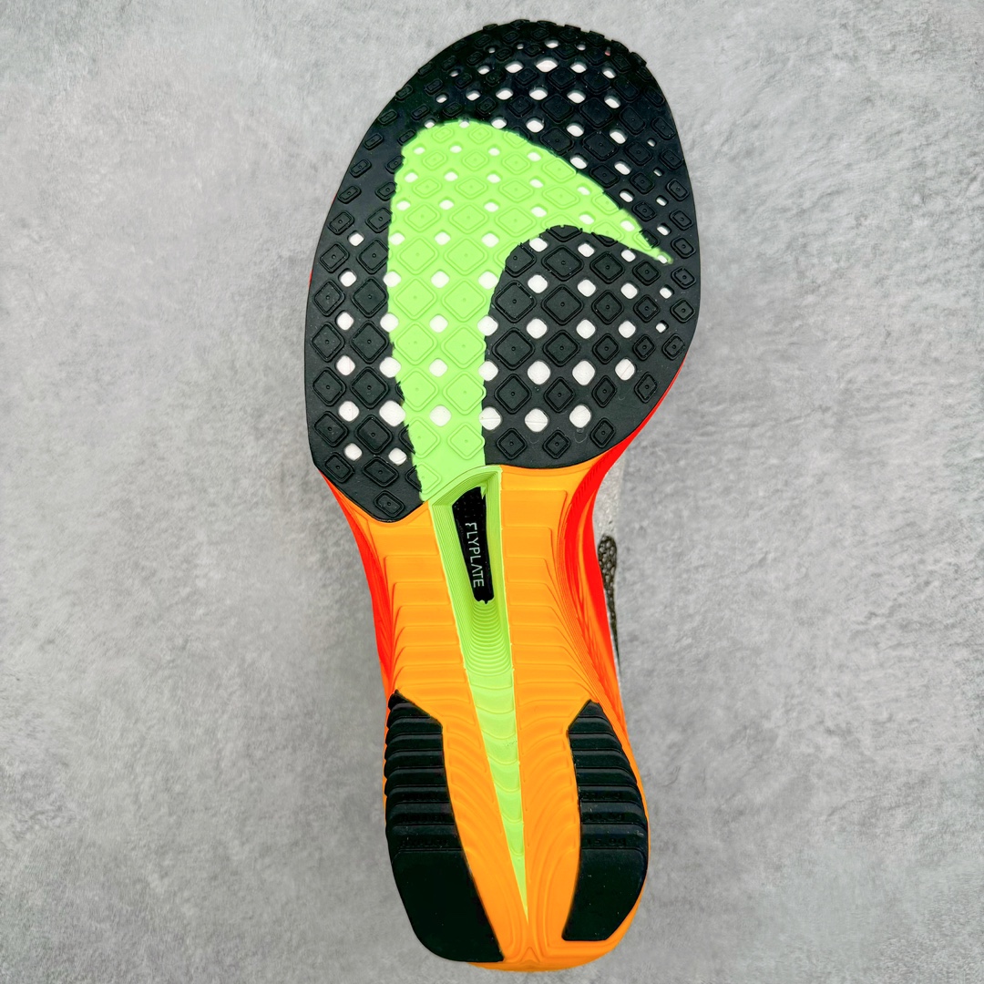 ＃纯原福利‼️
💰150 合作私
NK Zoom VaporFly Next 3% 编织飞线马拉松三代超级休运动跑鞋 泰光zp订单 真碳加持 保留了NK Systeml的突破性产品科技 且在这个基础上搭载了NK Flyknit鞋面 让这双为比赛竞速而打造的战靴更加轻盈、透气突破性的Zoom X泡棉带来NK跑步至今为止最为出色的能量回馈 
Size 详情看库存！
