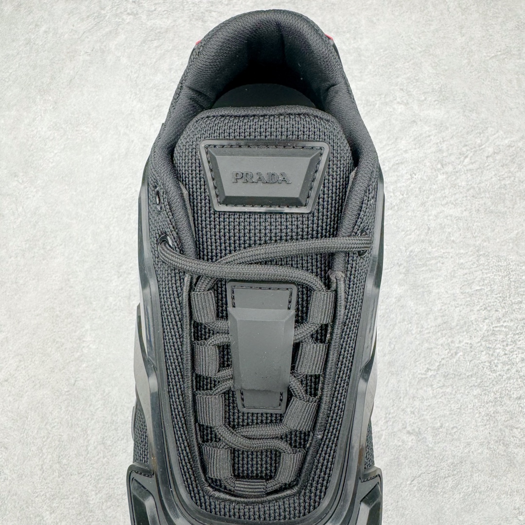 图片[6]-𝐏𝐑𝐀𝐃𝐀 普拉达春夏系列 专柜新款厚底松糕运动鞋系列外形是廓形设计 轮廓类似麦昆 厚底 鞋头饱满 宽版设计 底子是软弹那种 非常非常舒适 又觉得白色既运动 又可以休闲商务 日常便鞋最合适不过了 将艺术家Peterdepotter创作的标语纹样应用到鞋身设计加上了著名三角形徽标格外好看目普拉达 鞋面：布料进口防水降落伞 大底：TPU发泡大底 内里：进口羊皮内里 全新官方一致全套包装 尺码：35 36 37 38 39 40 41 42 43 44 45-选品中心