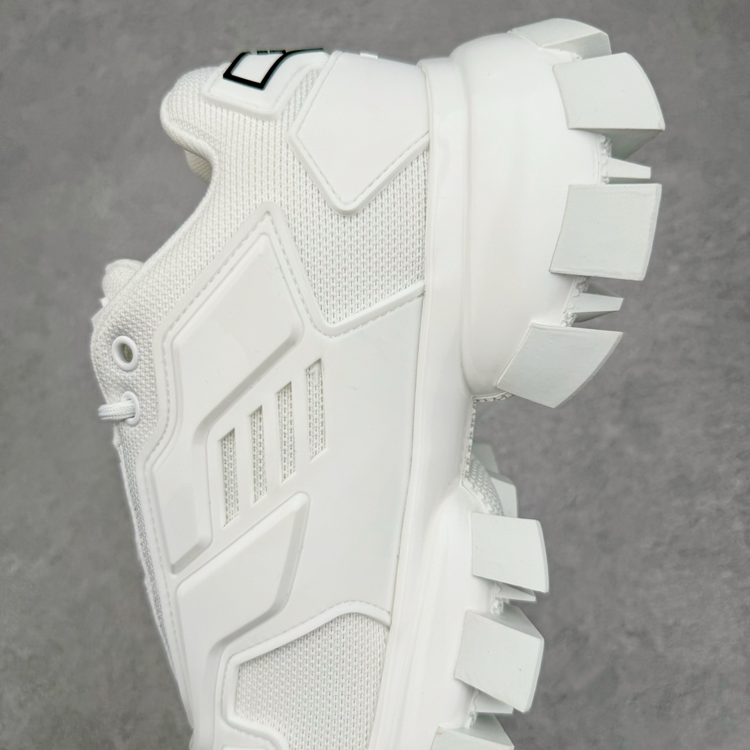 图片[7]-𝐏𝐑𝐀𝐃𝐀 普拉达春夏系列 专柜新款厚底松糕运动鞋系列外形是廓形设计 轮廓类似麦昆 厚底 鞋头饱满 宽版设计 底子是软弹那种 非常非常舒适 又觉得白色既运动 又可以休闲商务 日常便鞋最合适不过了 将艺术家Peterdepotter创作的标语纹样应用到鞋身设计加上了著名三角形徽标格外好看目普拉达 鞋面：布料进口防水降落伞 大底：TPU发泡大底 内里：进口羊皮内里 全新官方一致全套包装 尺码：35 36 37 38 39 40 41 42 43 44 45-选品中心