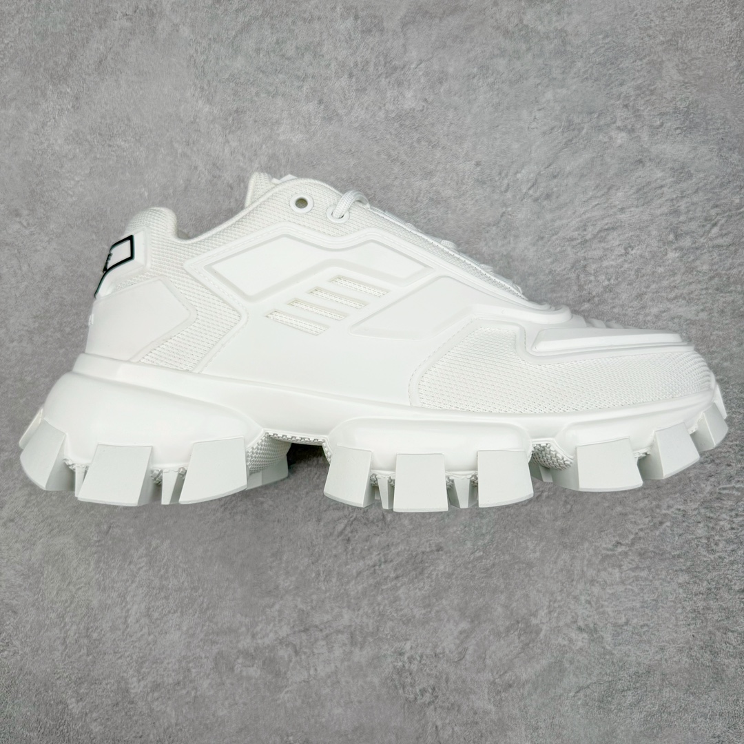 𝐏𝐑𝐀𝐃𝐀 普拉达春夏系列 专柜新款厚底松糕运动鞋系列外形是廓形设计 轮廓类似麦昆 厚底 鞋头饱满 宽版设计 底子是软弹那种 非常非常舒适 又觉得白色既运动 又可以休闲商务 日常便鞋最合适不过了 将艺术家Peterdepotter创作的标语纹样应用到鞋身设计加上了著名三角形徽标格外好看目普拉达 鞋面：布料进口防水降落伞 大底：TPU发泡大底 内里：进口羊皮内里 全新官方一致全套包装 尺码：35 36 37 38 39 40 41 42 43 44 45-选品中心