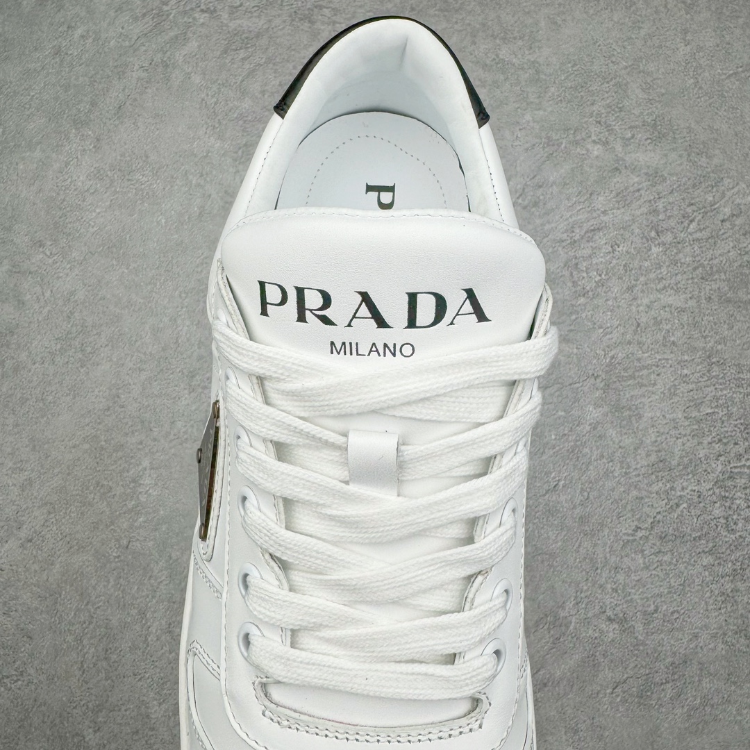 图片[5]-𝐏𝐑𝐀𝐃𝐀 普拉达春夏系列 专柜新款厚底松糕运动鞋系列外形是廓形设计 轮廓类似麦昆 厚底 鞋头饱满 宽版设计 底子是软弹那种 非常非常舒适 又觉得白色既运动 又可以休闲商务 日常便鞋最合适不过了 将艺术家Peterdepotter创作的标语纹样应用到鞋身设计加上了著名三角形徽标格外好看目普拉达 鞋面：布料进口防水降落伞 大底：TPU发泡大底 内里：进口羊皮内里 全新官方一致全套包装 尺码：35 36 37 38 39 40 41 42 43 44 45-选品中心