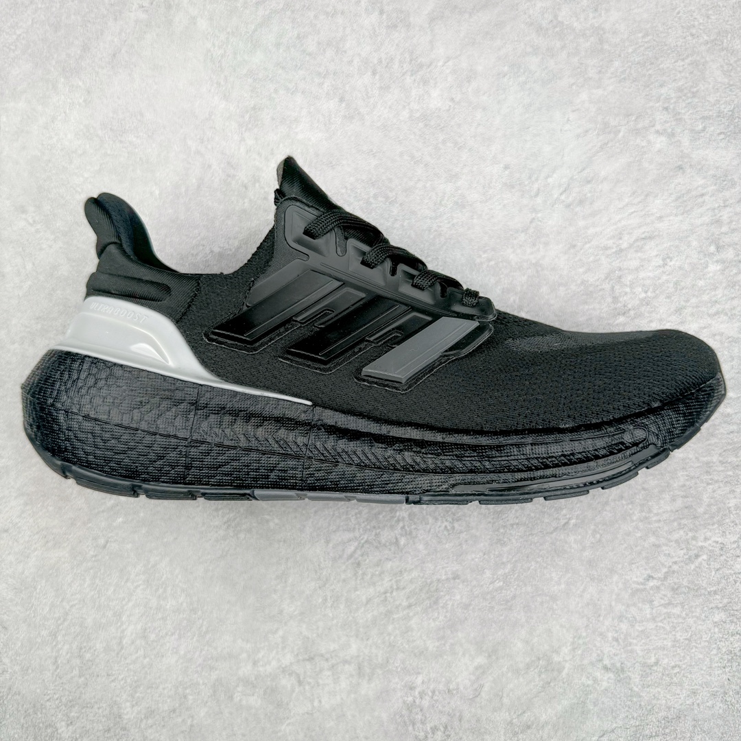 零售💰250 AD Ultra Boost Light UB2024 系列低帮袜套式针织透气缓震休闲运动慢跑鞋 ID5324 历经10年不断创新以科技重塑跑步推出全新超轻新科技跑鞋 力求为跑步添活力 搭载LIGHT BOOST中底的新鲜演绎 无论节奏快慢、距离长短 伴你活力畅跑 延续了该系列的设计语言 采用分区编织鞋面 鞋头处网眼孔洞更大 提升透气性 一体式鞋舌 避免运动中出现偏移 实现鞋脚一体性 鞋侧 TPU 材质 有效提供支撑性 镂空的设计 同时减轻整体重量 最明显的则是中底部分 不仅是厚度夸张 大家最熟悉的 Boost 材质终于迎来升级 减重 30% 带来更轻量化的上脚感受 SIZE：36 36.5 37 38 38.5 39 40 40.5 41 42 42.5 43 44 44.5 45 编码：Lby2936050-运动鞋