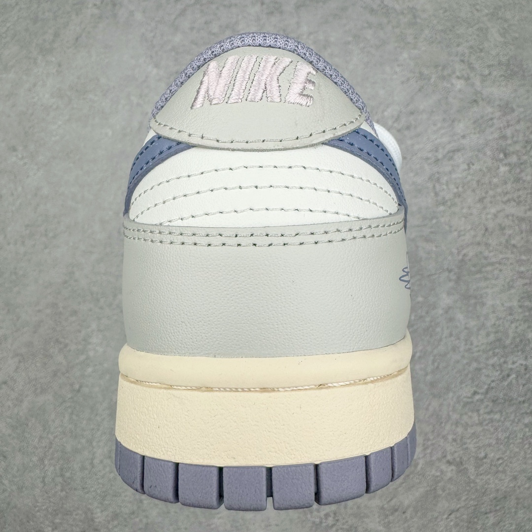 图片[8]-＃YC纯原福利 NK Dunk Low 解构 魅紫韵味 薰衣草白紫 DD1503-500 定制系列天花板 无原鞋不开发 全系列得物原鞋一比一校对开发 配色持续更新中 终端对接 优势输出 全套原厂楦头原纸板数据档案倾力打造 原汁原味莞产 极致还原 圈内最强针车工艺 高端零售指定版 广东原厂配套原盒原标 鞋盒分三个尺码段 原厂冲刀 超高清洁度 全鞋零毛边皮料切割 采用原厂百宏鞋带以及原厂百宏织唛舌标 内标可供原厂几率过验 进口原装条纹中底布 四线拉帮白色点胶 原厂拉帮手法遵循公司 原厂电绣 极致还原 尺码：35.5 36 36.5 37.5 38 38.5 39 40-选品中心