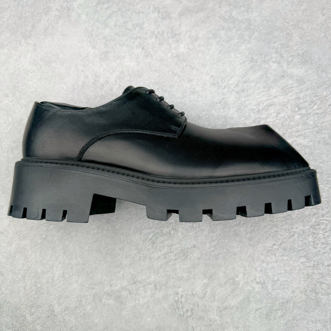 #GD广顶 Balenciaga Trooper 巴黎世家时尚系带牛皮厚底德比鞋 象征着时尚的前沿 款式典雅而时尚 突显法式高雅气息 众多国内外一线潮流明星上脚加持 舒适鞋面 具有很好的延展性和透气性 外观设计鞋身运用简洁的黑色进行搭配 上脚颜值高 鞋跟耐磨性强 不易打滑 尺码:39-45(偏大一码)-选品中心