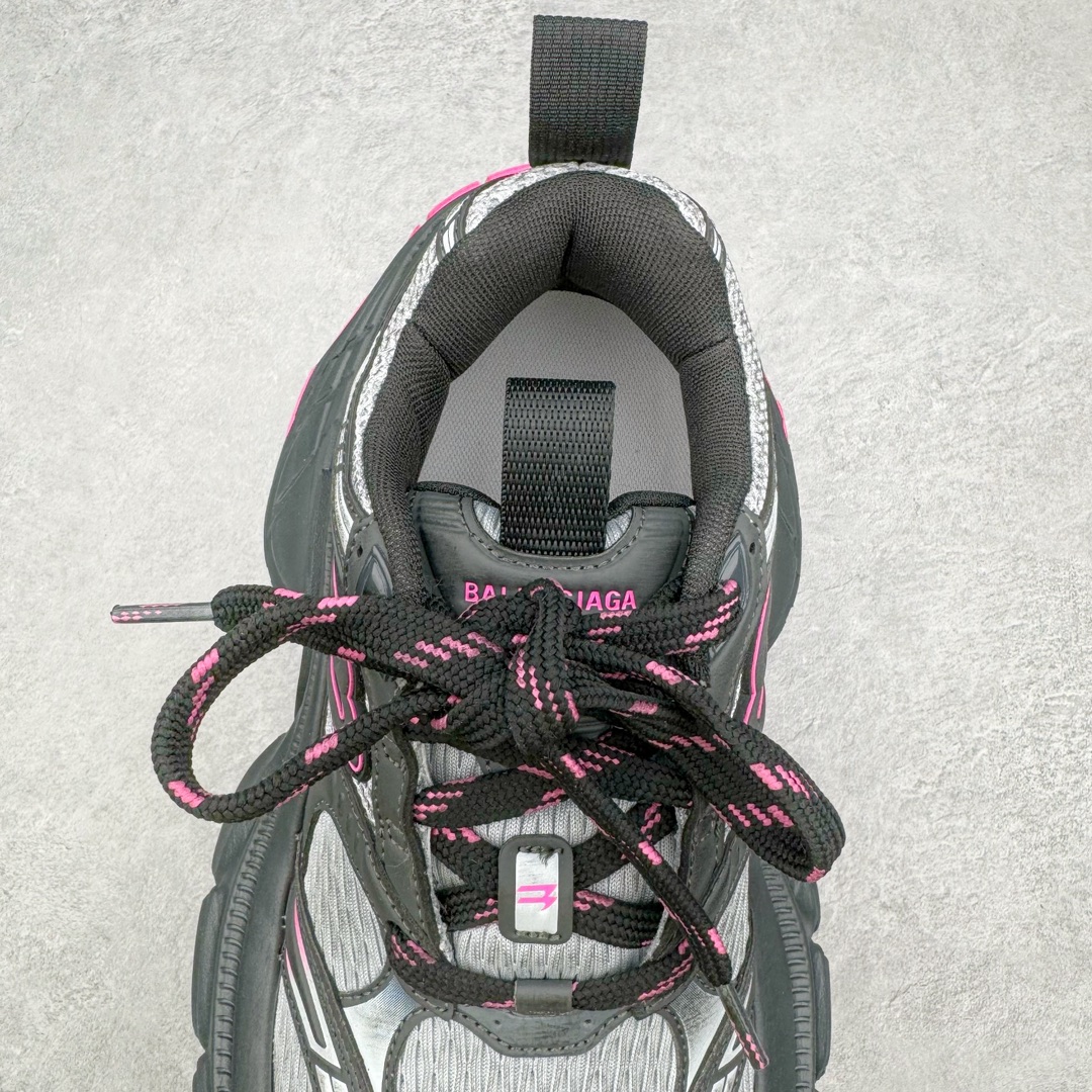 图片[5]-＃XA BALENCIAGA 10XL Sneakers 巴黎世家十二代网布系带低帮走秀复古老爹鞋 全套原纸板楦头开发 最原汁原味的灵魂版型 全鞋荧光划线卡点 胶水把控整洁度追求极致完美 每一双都是工艺品 多重QC质检 超越公司货的品控标准 实实在在的免检产品 原盒原配 正确字体电绣 粗细、位置、大小正确 侧边TPU 透气孔匹配意产原版 正确分离大底 TPU软底 原版一致大底LOGO 立体感十足 原厂皮料水洗做旧 采购原厂网纱 不含皮革 网布材料和聚氨酯 磨损效果 展现品牌对于新潮事物的热情 这款鞋子拥有巨大尺寸和醒目设计 符合当下”老爹鞋”的趋势 鞋子采用银灰配色 营造出低调而不失华丽的效果 10XL的尺码使它成为市场中最显眼的存在 适合追求个性化的人群 Balenciaga始终站在时尚前沿 此次发布的产品再次体现了他们的创新能力 尺码：35 36 37 38 39 40 41 42 43 44 45 46-选品中心