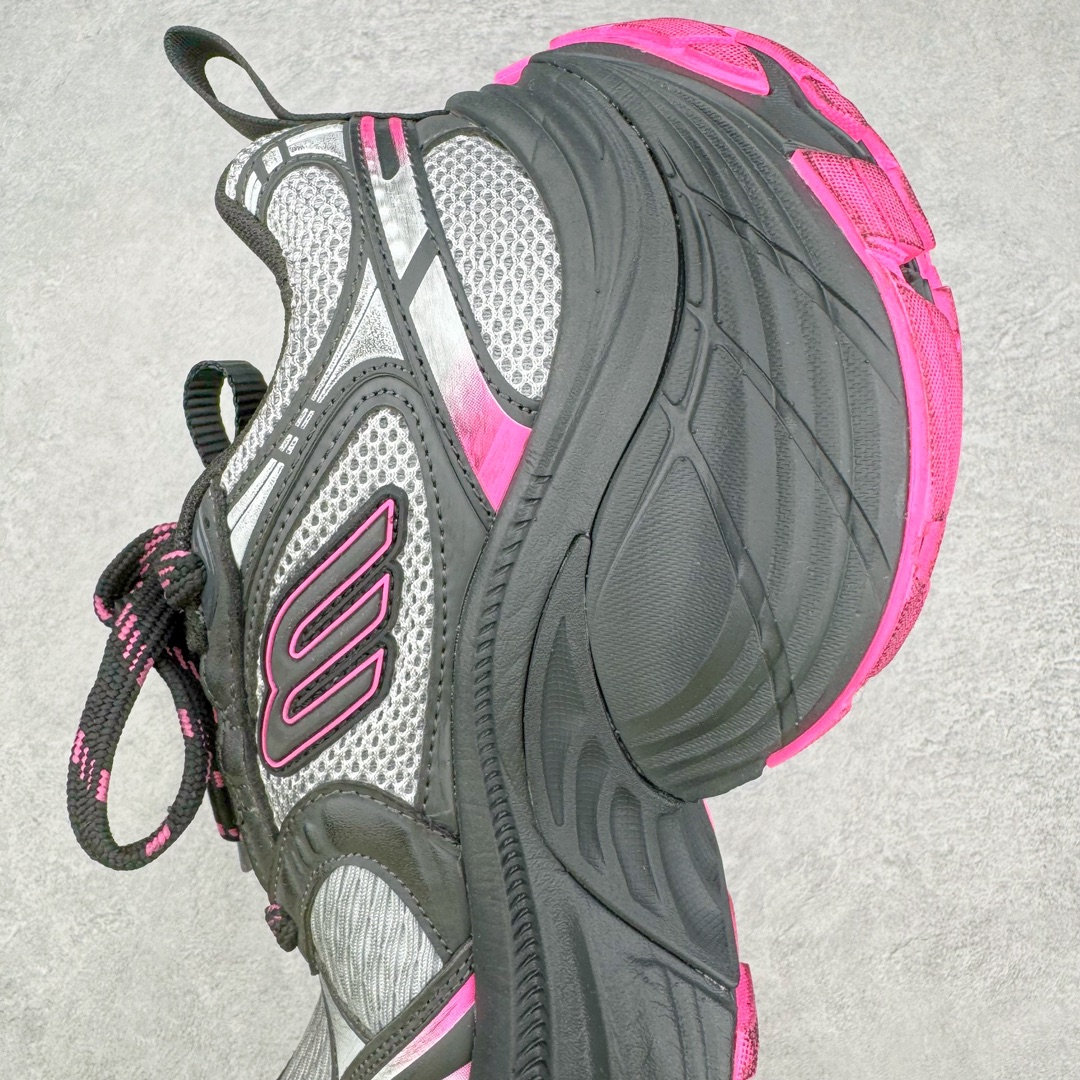 图片[7]-＃XA BALENCIAGA 10XL Sneakers 巴黎世家十二代网布系带低帮走秀复古老爹鞋 全套原纸板楦头开发 最原汁原味的灵魂版型 全鞋荧光划线卡点 胶水把控整洁度追求极致完美 每一双都是工艺品 多重QC质检 超越公司货的品控标准 实实在在的免检产品 原盒原配 正确字体电绣 粗细、位置、大小正确 侧边TPU 透气孔匹配意产原版 正确分离大底 TPU软底 原版一致大底LOGO 立体感十足 原厂皮料水洗做旧 采购原厂网纱 不含皮革 网布材料和聚氨酯 磨损效果 展现品牌对于新潮事物的热情 这款鞋子拥有巨大尺寸和醒目设计 符合当下”老爹鞋”的趋势 鞋子采用银灰配色 营造出低调而不失华丽的效果 10XL的尺码使它成为市场中最显眼的存在 适合追求个性化的人群 Balenciaga始终站在时尚前沿 此次发布的产品再次体现了他们的创新能力 尺码：35 36 37 38 39 40 41 42 43 44 45 46-选品中心