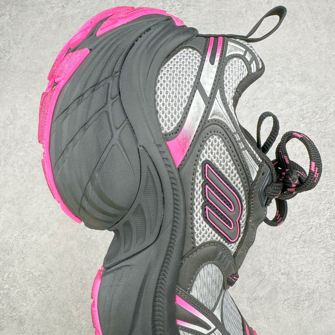 图片[6]-＃XA BALENCIAGA 10XL Sneakers 巴黎世家十二代网布系带低帮走秀复古老爹鞋 全套原纸板楦头开发 最原汁原味的灵魂版型 全鞋荧光划线卡点 胶水把控整洁度追求极致完美 每一双都是工艺品 多重QC质检 超越公司货的品控标准 实实在在的免检产品 原盒原配 正确字体电绣 粗细、位置、大小正确 侧边TPU 透气孔匹配意产原版 正确分离大底 TPU软底 原版一致大底LOGO 立体感十足 原厂皮料水洗做旧 采购原厂网纱 不含皮革 网布材料和聚氨酯 磨损效果 展现品牌对于新潮事物的热情 这款鞋子拥有巨大尺寸和醒目设计 符合当下”老爹鞋”的趋势 鞋子采用银灰配色 营造出低调而不失华丽的效果 10XL的尺码使它成为市场中最显眼的存在 适合追求个性化的人群 Balenciaga始终站在时尚前沿 此次发布的产品再次体现了他们的创新能力 尺码：35 36 37 38 39 40 41 42 43 44 45 46-选品中心