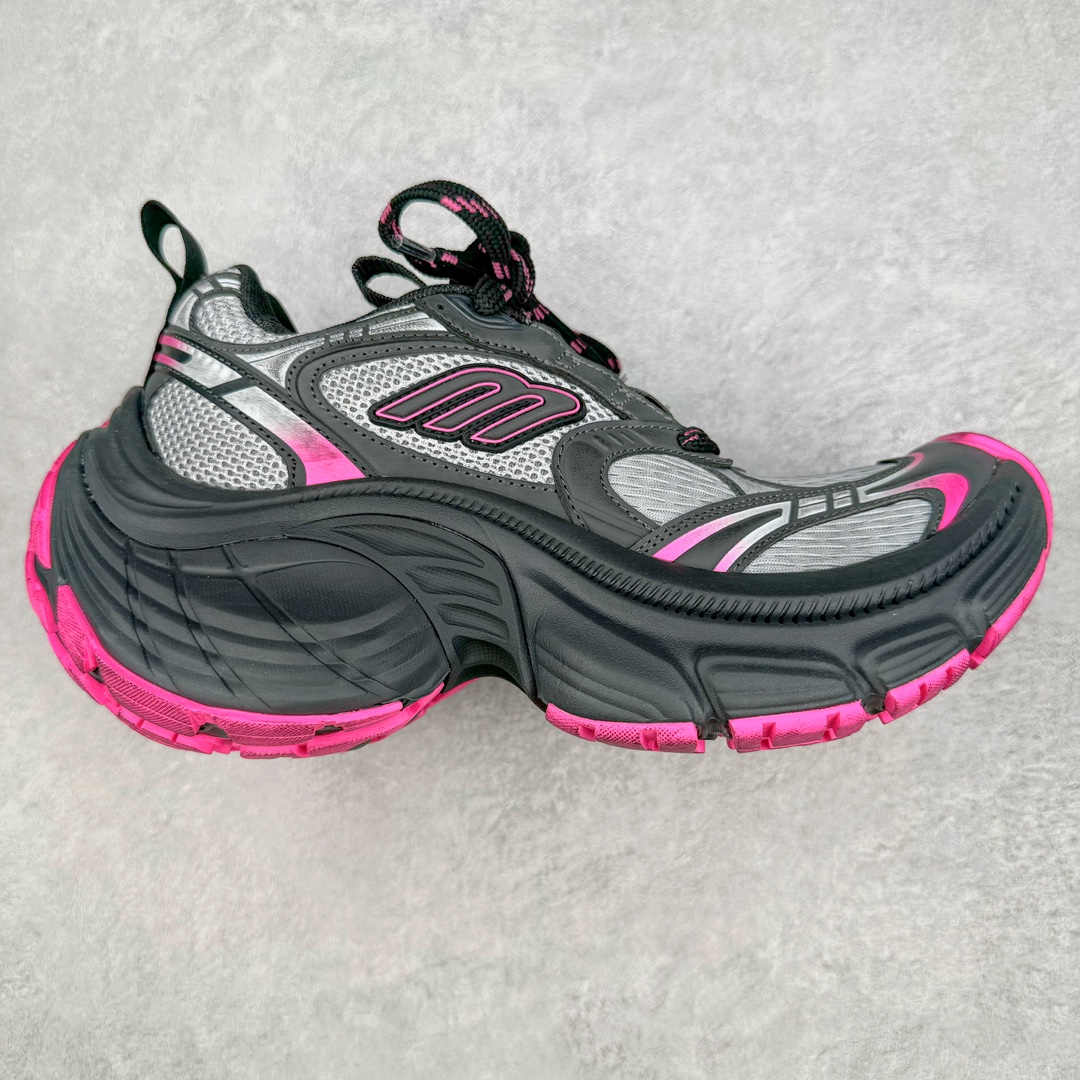 ＃XA BALENCIAGA 10XL Sneakers 巴黎世家十二代网布系带低帮走秀复古老爹鞋 全套原纸板楦头开发 最原汁原味的灵魂版型 全鞋荧光划线卡点 胶水把控整洁度追求极致完美 每一双都是工艺品 多重QC质检 超越公司货的品控标准 实实在在的免检产品 原盒原配 正确字体电绣 粗细、位置、大小正确 侧边TPU 透气孔匹配意产原版 正确分离大底 TPU软底 原版一致大底LOGO 立体感十足 原厂皮料水洗做旧 采购原厂网纱 不含皮革 网布材料和聚氨酯 磨损效果 展现品牌对于新潮事物的热情 这款鞋子拥有巨大尺寸和醒目设计 符合当下”老爹鞋”的趋势 鞋子采用银灰配色 营造出低调而不失华丽的效果 10XL的尺码使它成为市场中最显眼的存在 适合追求个性化的人群 Balenciaga始终站在时尚前沿 此次发布的产品再次体现了他们的创新能力 尺码：35 36 37 38 39 40 41 42 43 44 45 46-选品中心