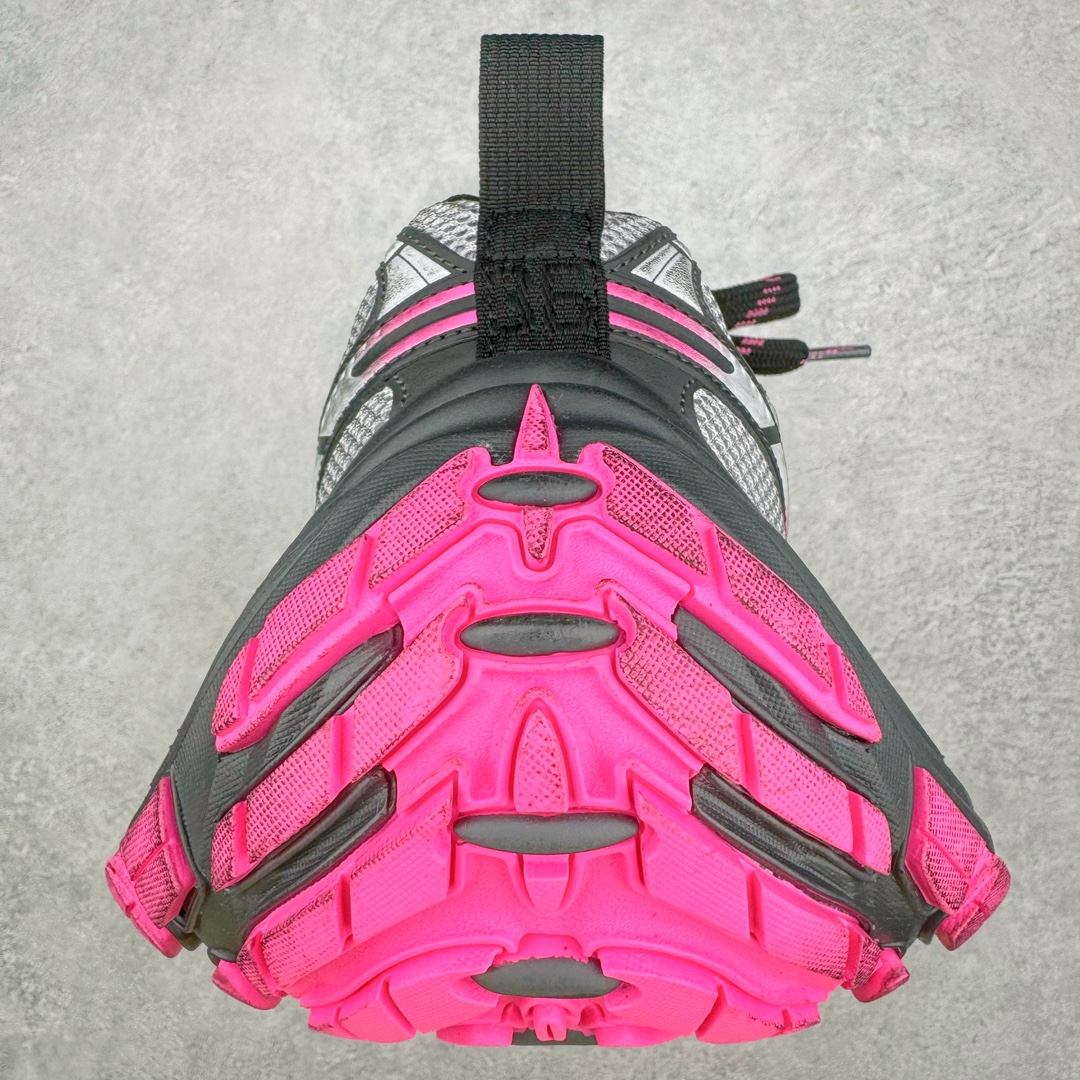 图片[8]-＃XA BALENCIAGA 10XL Sneakers 巴黎世家十二代网布系带低帮走秀复古老爹鞋 全套原纸板楦头开发 最原汁原味的灵魂版型 全鞋荧光划线卡点 胶水把控整洁度追求极致完美 每一双都是工艺品 多重QC质检 超越公司货的品控标准 实实在在的免检产品 原盒原配 正确字体电绣 粗细、位置、大小正确 侧边TPU 透气孔匹配意产原版 正确分离大底 TPU软底 原版一致大底LOGO 立体感十足 原厂皮料水洗做旧 采购原厂网纱 不含皮革 网布材料和聚氨酯 磨损效果 展现品牌对于新潮事物的热情 这款鞋子拥有巨大尺寸和醒目设计 符合当下”老爹鞋”的趋势 鞋子采用银灰配色 营造出低调而不失华丽的效果 10XL的尺码使它成为市场中最显眼的存在 适合追求个性化的人群 Balenciaga始终站在时尚前沿 此次发布的产品再次体现了他们的创新能力 尺码：35 36 37 38 39 40 41 42 43 44 45 46-选品中心