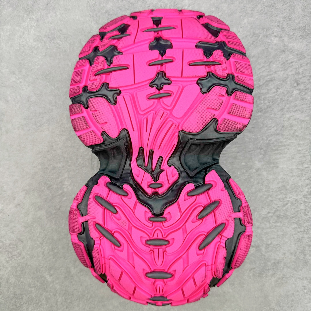 图片[9]-＃XA BALENCIAGA 10XL Sneakers 巴黎世家十二代网布系带低帮走秀复古老爹鞋 全套原纸板楦头开发 最原汁原味的灵魂版型 全鞋荧光划线卡点 胶水把控整洁度追求极致完美 每一双都是工艺品 多重QC质检 超越公司货的品控标准 实实在在的免检产品 原盒原配 正确字体电绣 粗细、位置、大小正确 侧边TPU 透气孔匹配意产原版 正确分离大底 TPU软底 原版一致大底LOGO 立体感十足 原厂皮料水洗做旧 采购原厂网纱 不含皮革 网布材料和聚氨酯 磨损效果 展现品牌对于新潮事物的热情 这款鞋子拥有巨大尺寸和醒目设计 符合当下”老爹鞋”的趋势 鞋子采用银灰配色 营造出低调而不失华丽的效果 10XL的尺码使它成为市场中最显眼的存在 适合追求个性化的人群 Balenciaga始终站在时尚前沿 此次发布的产品再次体现了他们的创新能力 尺码：35 36 37 38 39 40 41 42 43 44 45 46-选品中心