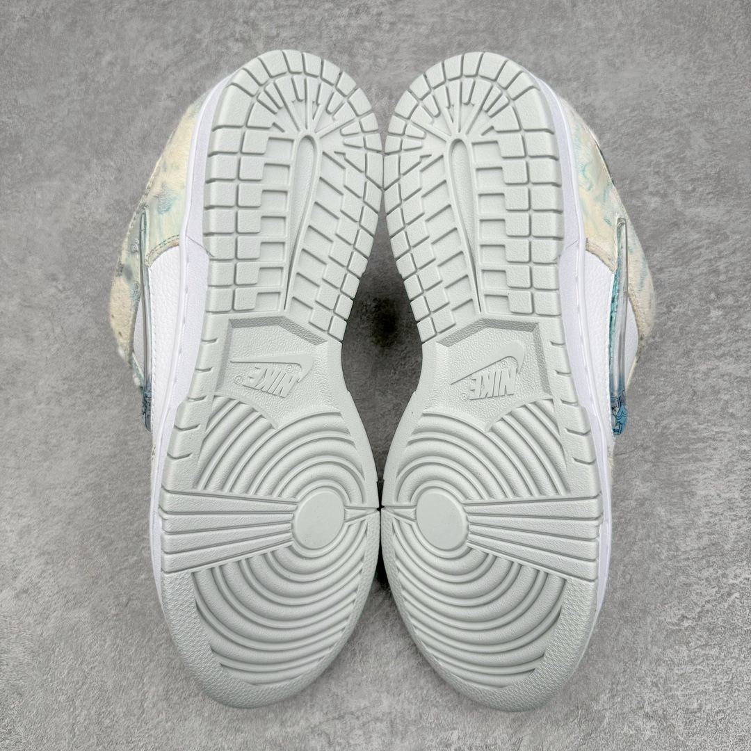 图片[9]-＃YC纯原福利 NK Dunk Low 蒸汽木偶 CNY龙年限定 龙海龙宫三太子 白青 DV0831-101 工艺手法钢印水钩刺绣缝纫 除鞋底外全鞋改造材质仿马毛 皮革 丝绸 口碑大厂出品 品控大底版型不断改良更新品质稳定 全套原纸板楦头开发 确保原汁原味 完美呈现DUNK版型 原厂玻璃冲刀 超高清洁度 全鞋零毛边皮料切割 通过独特多巴胺配色渐变设计、解构麻绳鞋带等细节 让嘻哈元素和潮流元素相结合 尽显帅气本质 设计上尽显特色 百搭耐看 表现出特有的潮流感 整鞋风格鲜明 极具美学 穿出门更是回头率满满 尺码：36 36.5 37.5 38 38.5 39 40 40.5 41 42 42.5 43 44-选品中心