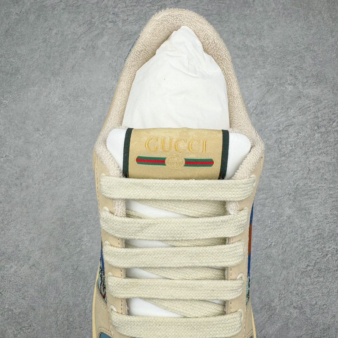 图片[5]-零售💰410 ＃M纯原 Gucci Screener sneaker 古驰双G小脏鞋系列复古怀旧校园风低帮板鞋 全套原楦原纸版原鞋开模 全网最具灵魂的版型 鞋头上翘1.6CM 后跟自然弧度内收 双G珐琅 条纹清晰 原厂五金带3M反光 原装意大利进口里外全皮 纯手工水洗做旧处理 侧面条纹饰带 原厂定制 零串色零起毛 大底防滑网格由里到外大小逐渐递减 原厂数据电绣 清晰立体 多边形闪钻大小一致带光泽 全鞋电脑针车 紧密相连 针距密度一致 环保乳胶注塑鞋垫 厚度脚感还原原版 皮面裁剪部位 统一油边封口工艺 大底组合零偏差 挑战各种艺术家 右脚鞋侧嵌入NFC防伪芯片装置＋鞋盒标二唯码扫描 秒进官网 专柜全套包装 防尘袋 说明书 质保卡 购物袋 Size：35 36 37 38 39 40 41 42 43 44 45 编码：by4936010-运动鞋