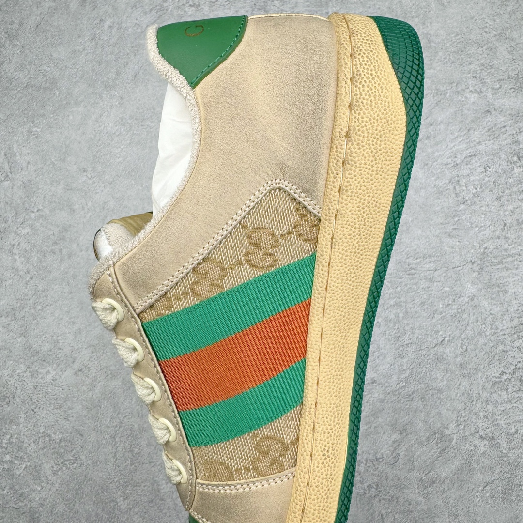 图片[7]-零售💰410 ＃M纯原 Gucci Screener sneaker 古驰双G小脏鞋系列复古怀旧校园风低帮板鞋 全套原楦原纸版原鞋开模 全网最具灵魂的版型 鞋头上翘1.6CM 后跟自然弧度内收 双G珐琅 条纹清晰 原厂五金带3M反光 原装意大利进口里外全皮 纯手工水洗做旧处理 侧面条纹饰带 原厂定制 零串色零起毛 大底防滑网格由里到外大小逐渐递减 原厂数据电绣 清晰立体 多边形闪钻大小一致带光泽 全鞋电脑针车 紧密相连 针距密度一致 环保乳胶注塑鞋垫 厚度脚感还原原版 皮面裁剪部位 统一油边封口工艺 大底组合零偏差 挑战各种艺术家 右脚鞋侧嵌入NFC防伪芯片装置＋鞋盒标二唯码扫描 秒进官网 专柜全套包装 防尘袋 说明书 质保卡 购物袋 Size：35 36 37 38 39 40 41 42 43 44 45 编码：by4936010-运动鞋