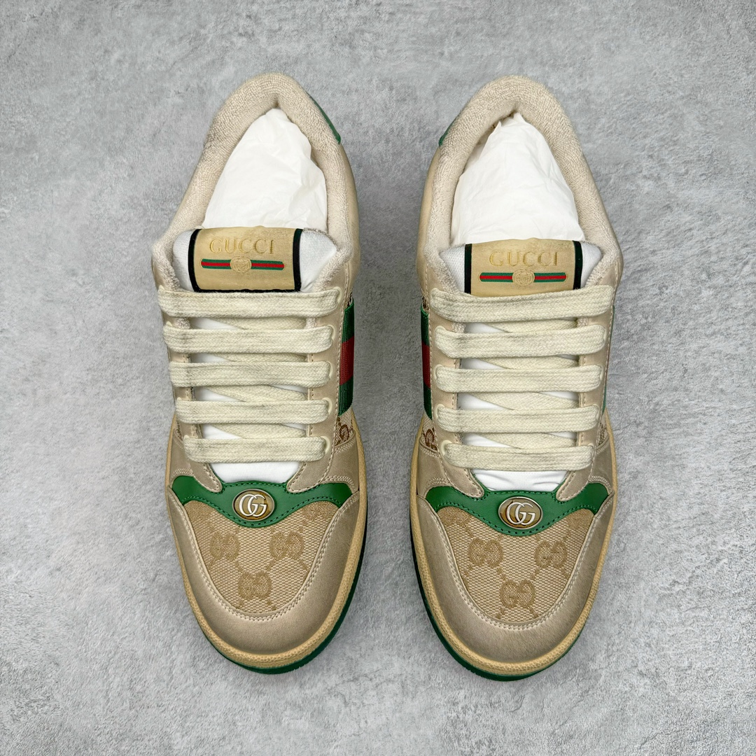 图片[2]-零售💰410 ＃M纯原 Gucci Screener sneaker 古驰双G小脏鞋系列复古怀旧校园风低帮板鞋 全套原楦原纸版原鞋开模 全网最具灵魂的版型 鞋头上翘1.6CM 后跟自然弧度内收 双G珐琅 条纹清晰 原厂五金带3M反光 原装意大利进口里外全皮 纯手工水洗做旧处理 侧面条纹饰带 原厂定制 零串色零起毛 大底防滑网格由里到外大小逐渐递减 原厂数据电绣 清晰立体 多边形闪钻大小一致带光泽 全鞋电脑针车 紧密相连 针距密度一致 环保乳胶注塑鞋垫 厚度脚感还原原版 皮面裁剪部位 统一油边封口工艺 大底组合零偏差 挑战各种艺术家 右脚鞋侧嵌入NFC防伪芯片装置＋鞋盒标二唯码扫描 秒进官网 专柜全套包装 防尘袋 说明书 质保卡 购物袋 Size：35 36 37 38 39 40 41 42 43 44 45 编码：by4936010-运动鞋