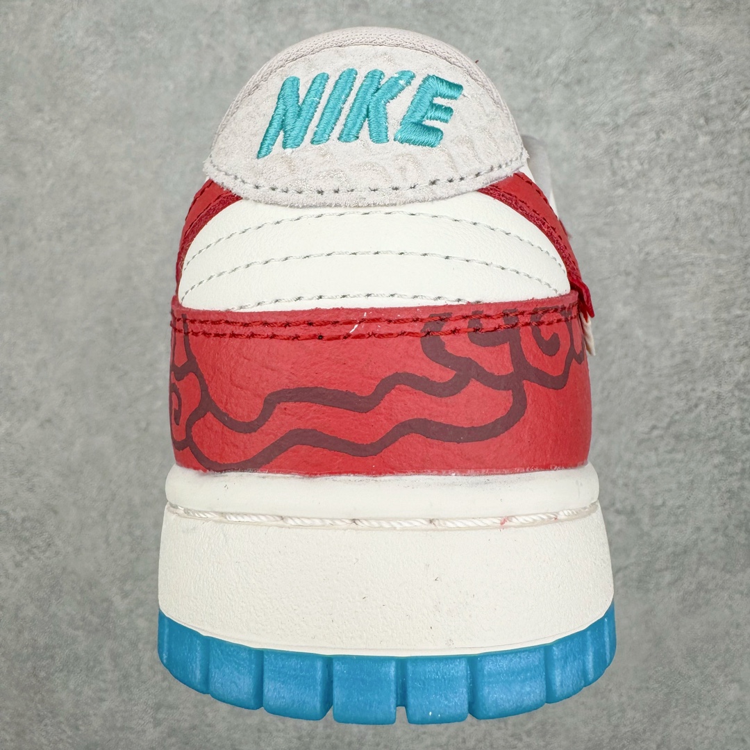 图片[8]-零售💰280 NK Dunk Low LX CNY Year Of The Dragon 龙年限定 云起祥龙 白红 FZ5065-111 全鞋以白绿色呈现 红色和蓝色点缀 鞋面采用皮革和翻毛皮材质拼接打造 并在翻毛皮上加入了龙鳞纹图案 鞋带扣也换成了龙爪样式 新年氛围感十足 SIZE：36 36.5 37.5 38 38.5 39 40 40.5 41 42 42.5 43 44 44.5 45 46 47.5 编码：Wby2936080-运动鞋