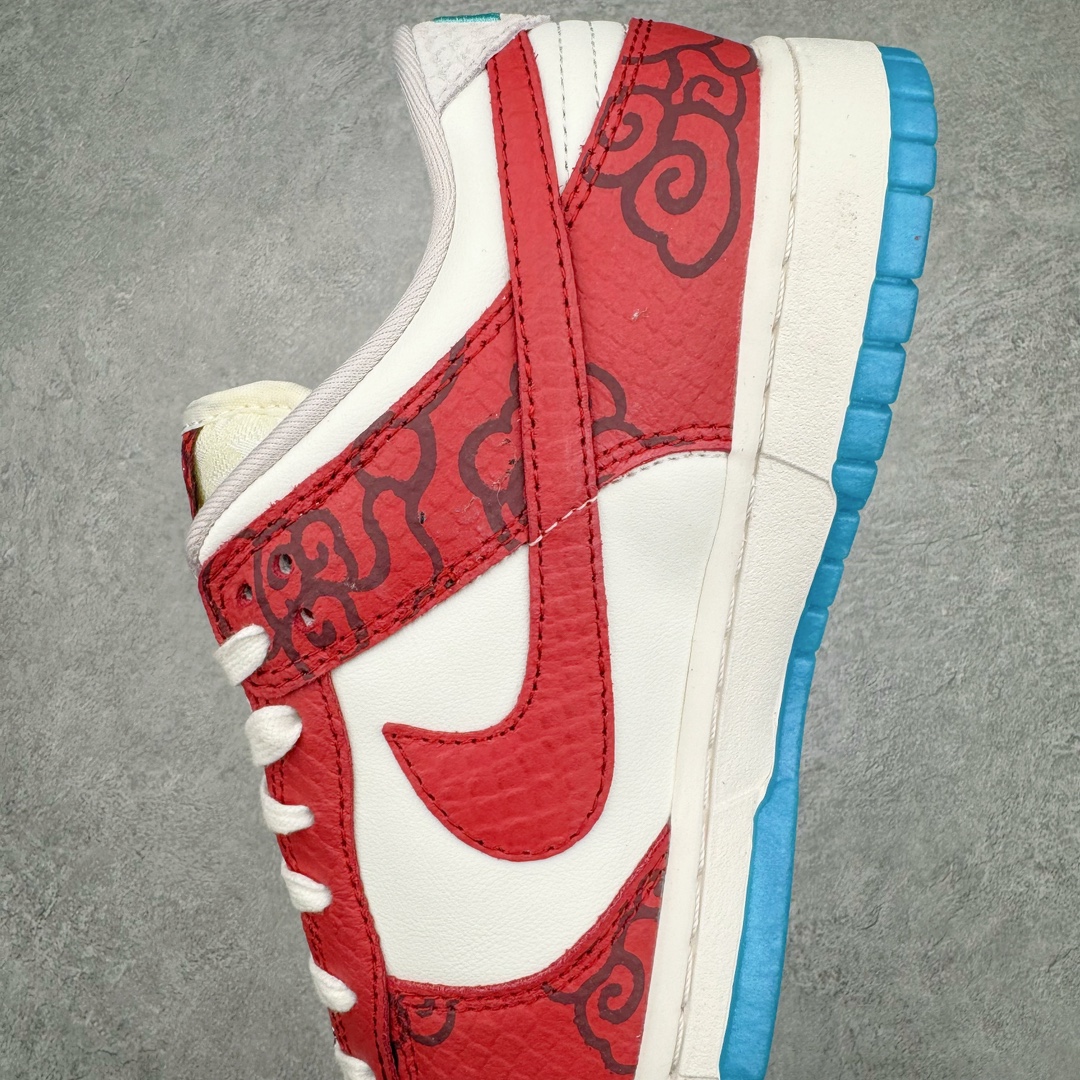 图片[7]-零售💰280 NK Dunk Low LX CNY Year Of The Dragon 龙年限定 云起祥龙 白红 FZ5065-111 全鞋以白绿色呈现 红色和蓝色点缀 鞋面采用皮革和翻毛皮材质拼接打造 并在翻毛皮上加入了龙鳞纹图案 鞋带扣也换成了龙爪样式 新年氛围感十足 SIZE：36 36.5 37.5 38 38.5 39 40 40.5 41 42 42.5 43 44 44.5 45 46 47.5 编码：Wby2936080-运动鞋