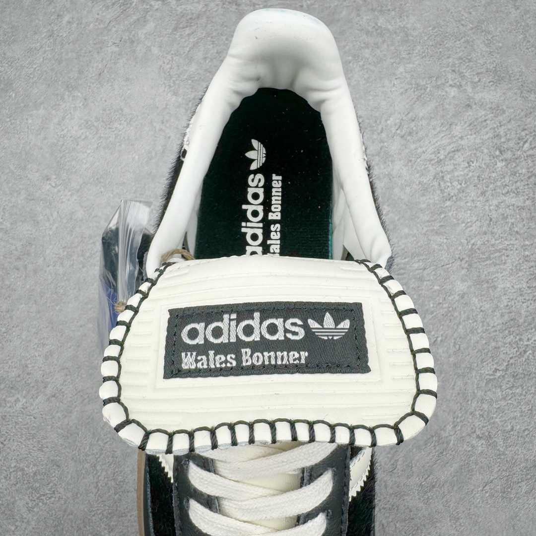 图片[5]-＃yh Wales Bonner x AD Originals Samba Classic 桑巴舞系列绅士德训足球风百搭低帮休闲运动板鞋 IE0580 伦敦时装品牌 Wales Bonner 携手Originals 打造 2022 最新春夏联名系列。本次为双方的第四度合作，灵感汲取了设计师 Grace Wales Bonner 对于 70、80 年代 Burkina Faso 音乐、摄影方面的研究，选择 Country 与 Samba 两双经典鞋款进行打造。随着 SAMBA 热风的不断席卷，不少品牌与 adidas Originals 的例行合作款式也逐渐受人关注。目前已经曝光两款全新合作鞋款的 Wales Bonner 如今再度曝光一款全新配色 SAMBA 联名。此次合作款式主打亮银反光配色，丝线编织三道杠以及加长鞋舌设计，想必穿着起来回头率也是不低！尺码：35⅔ 36 36⅔ 37⅓ 38 38⅔ 39⅓ 40 40⅔ 41⅓ 42 42⅔ 43⅓ 44 44⅔ 45-选品中心