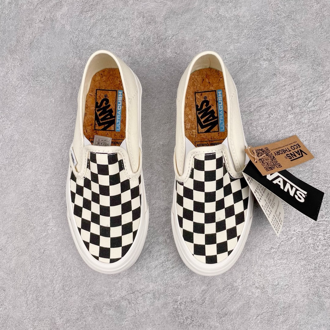 图片[2]-零售💰170 ＃Top纯原福利‼Vans Slip-On VR3 黑白棋盘格 舒适一脚蹬帆布鞋 鞋面采用环保物料制造的材质加上不规则棋盘格的图样依旧十分百搭 鞋垫也是环保理念制作的 EcoCush 轻便速干可降解的环保木塞鞋垫上脚脚感舒适软弹 原鞋开发 原厂整套流水线代工出货 品质毋庸置疑 匠心打造 高端市场专供 懂货的老铁 开箱拿在手上一眼就很哇塞的这种 偏大一码 尺码：35 36 36.5 37 38 38.5 39 40 40.5 41 42 42.5 43 44 编码：by1936070-运动鞋