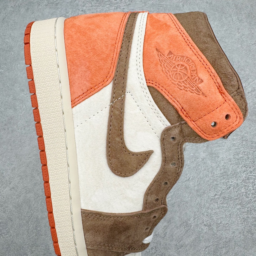 图片[6]-零售💰290 ＃KZ神版莞产 Air Jordan AJ1 Retro High 可可棕 FQ2941-200 外贸特供批次 终端控货优势输出 新配色不断更新开发 市场中端王者 全套原纸板楦头开发 确保原汁原味 完美呈现一代版型 一比一鞋头弧度高度鞋身弧度 此版本只针对中端市场 细节品控鞋型随意秒杀市面同价位 鞋型完美 不臃肿别扭 头层皮料加持 用料绝不含糊 进口玻璃冲刀皮料裁剪零毛边 电脑针车工艺 超高鞋面清洁度 最高QC检验标准 控制溢胶瑕疵 原盒原配 飞翼3D高频深度立体 工艺方面大到整体鞋型 漏斗收腰 底线拉帮 LOGO立体程度 小到针眼排布 载片对称 冲孔效果 鞋标规范 鞋垫背胶等等 无一不是口碑收割 每双都是一个回头客 SIZE：36 36.5 37.5 38 38.5 39 40 40.5 41 42 42.5 43 44 44.5 45 46 47.5 编码：by2936090-运动鞋