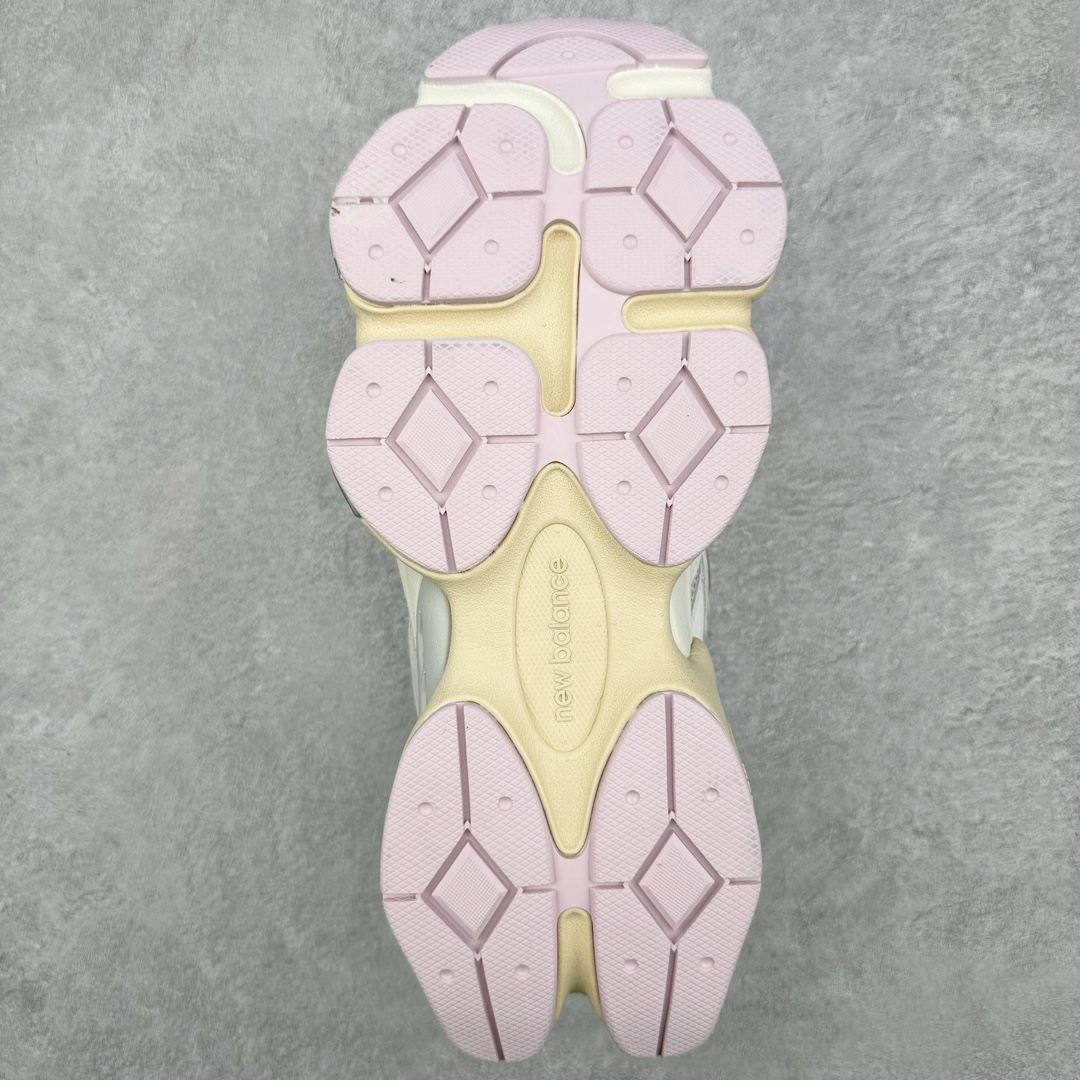 图片[9]-＃纯原 New Balance NB9060 复古运动鞋 新百伦又带来了新鞋型 并且是与芝加哥街头品牌 Joe Freshgoods 的联名款 鞋身主体采用了类似 990 系列的设计风格 与传统复古慢跑鞋区别不大 最大的变化就是鞋底部分 在传统设计的中底外层 增加了多个分区的模块 圆润的线条设计与我们熟悉的 New Balance 风格截然不同 但与同样充满弧形线条的鞋面搭配，看起来毫无违和感 尺码：36-45-选品中心