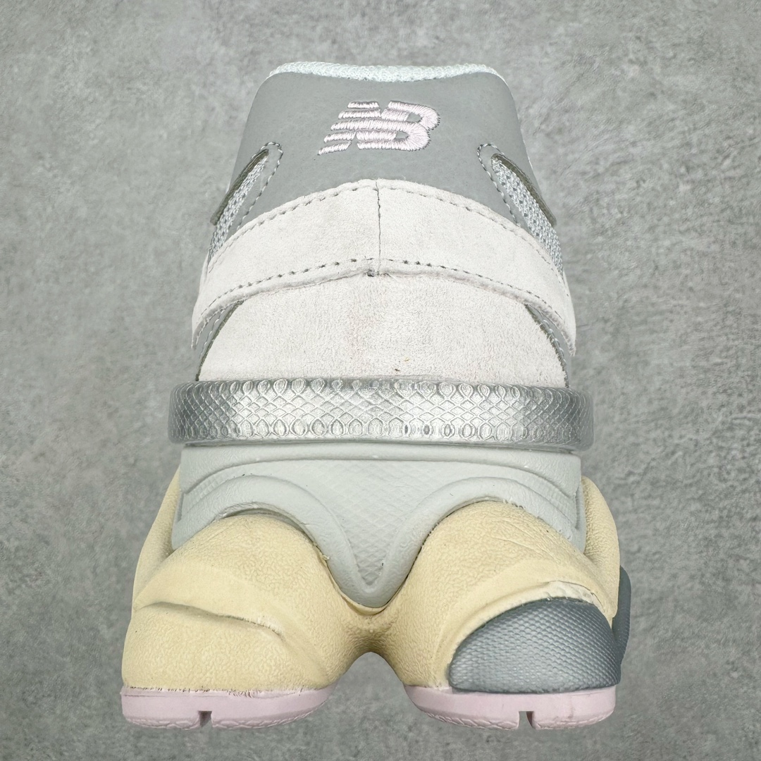 图片[8]-＃纯原 New Balance NB9060 复古运动鞋 新百伦又带来了新鞋型 并且是与芝加哥街头品牌 Joe Freshgoods 的联名款 鞋身主体采用了类似 990 系列的设计风格 与传统复古慢跑鞋区别不大 最大的变化就是鞋底部分 在传统设计的中底外层 增加了多个分区的模块 圆润的线条设计与我们熟悉的 New Balance 风格截然不同 但与同样充满弧形线条的鞋面搭配，看起来毫无违和感 尺码：36-45-选品中心