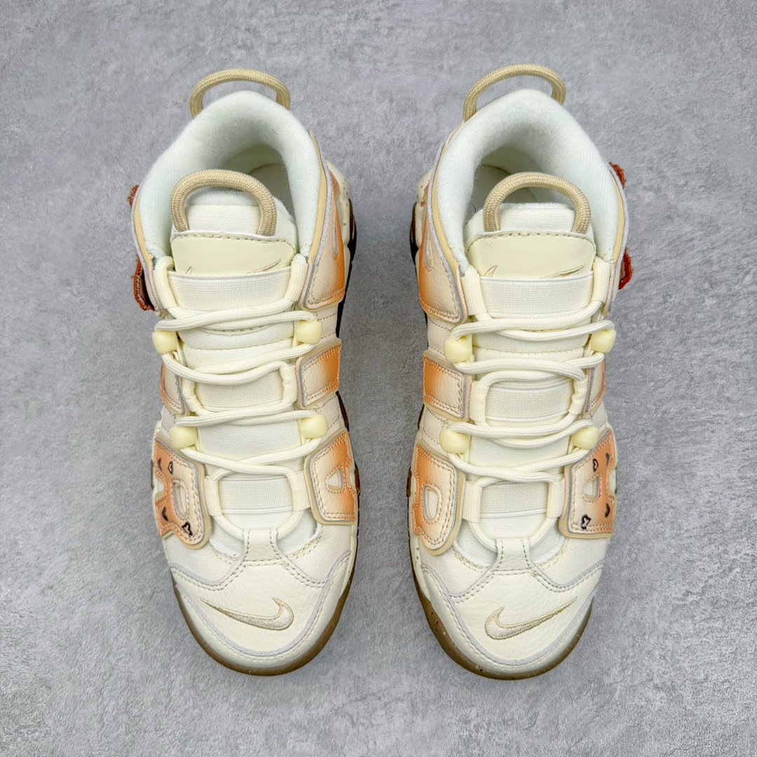 图片[2]-零售💰310 ＃CK纯原 NK Air More Uptempo ’96 OG 皮蓬大AIR复古篮球鞋 小熊本熊 米白色 DX1939-100 以流行于街头的涂鸦文化为设计灵感 整体的设计风格夸张而充满魅力 厚实而充满质感的皮质鞋面两侧印刻了一对巨大的字母“AIR”独特炫酷的外观惊艳无比 SIZE：36 36.5 37.5 38 38.5 39 40 40.5 41 42 42.5 43 44 44.5 45 46 编码：by3936010-运动鞋