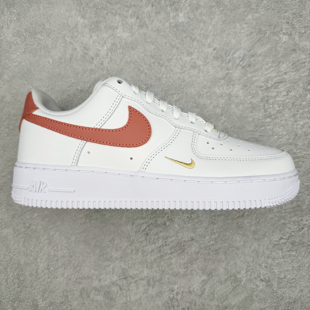 零售💰270 ＃绿X NK Air Force 1 Low \’07 空军一号低帮经典板鞋 迷你钩 白粉 CZ0270-103 全鞋电脑针车 工整有序 原厂港宝加持完美还原灵魂版型 原盒原配从里到外百分百还原 原厂全头层原厂皮料 原标原盒 内置Sole气垫 中底白色背胶 中底划线 已经无限的接近公司 原厂楦头 原厂刺绣 后跟弧度修正 正确中底四线防伪 尺码：36 36.5 37.5 38 38.5 39 40 40.5 41 42 42.5 43 44 44.5 45 46 47.5 编码：by2936070-运动鞋