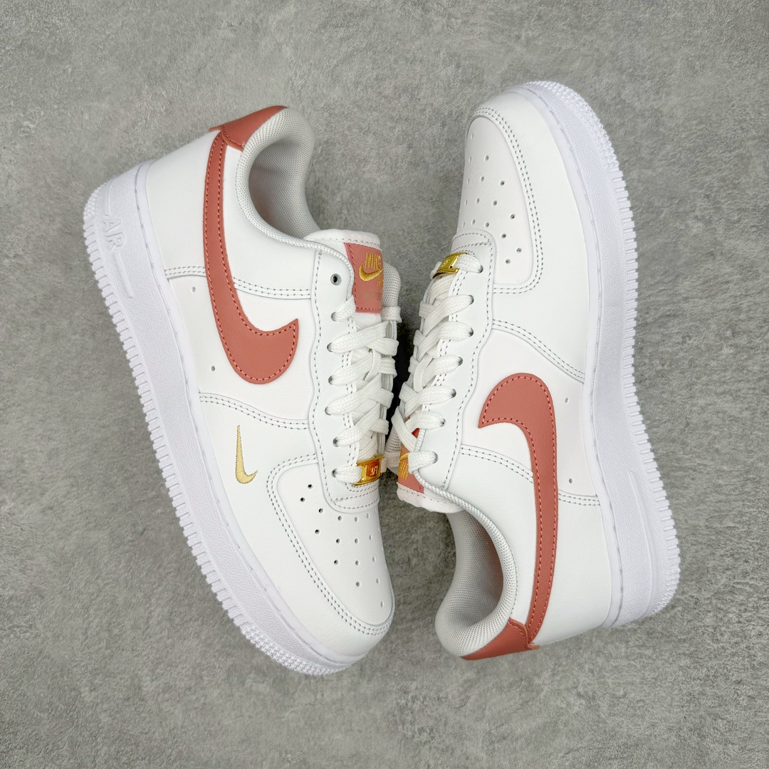 图片[3]-零售💰270 ＃绿X NK Air Force 1 Low \’07 空军一号低帮经典板鞋 迷你钩 白粉 CZ0270-103 全鞋电脑针车 工整有序 原厂港宝加持完美还原灵魂版型 原盒原配从里到外百分百还原 原厂全头层原厂皮料 原标原盒 内置Sole气垫 中底白色背胶 中底划线 已经无限的接近公司 原厂楦头 原厂刺绣 后跟弧度修正 正确中底四线防伪 尺码：36 36.5 37.5 38 38.5 39 40 40.5 41 42 42.5 43 44 44.5 45 46 47.5 编码：by2936070-运动鞋