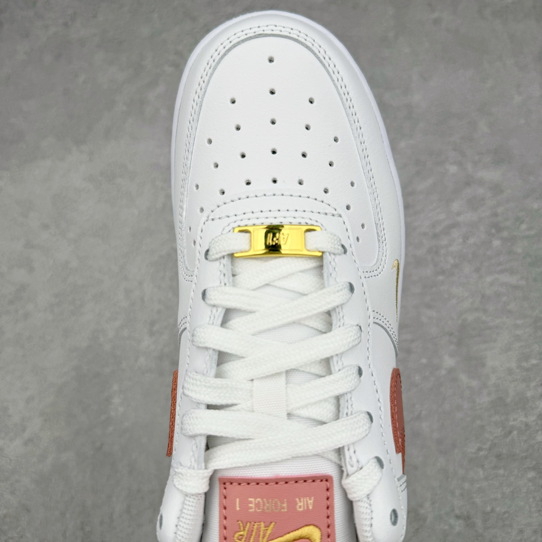 图片[4]-零售💰270 ＃绿X NK Air Force 1 Low \’07 空军一号低帮经典板鞋 迷你钩 白粉 CZ0270-103 全鞋电脑针车 工整有序 原厂港宝加持完美还原灵魂版型 原盒原配从里到外百分百还原 原厂全头层原厂皮料 原标原盒 内置Sole气垫 中底白色背胶 中底划线 已经无限的接近公司 原厂楦头 原厂刺绣 后跟弧度修正 正确中底四线防伪 尺码：36 36.5 37.5 38 38.5 39 40 40.5 41 42 42.5 43 44 44.5 45 46 47.5 编码：by2936070-运动鞋