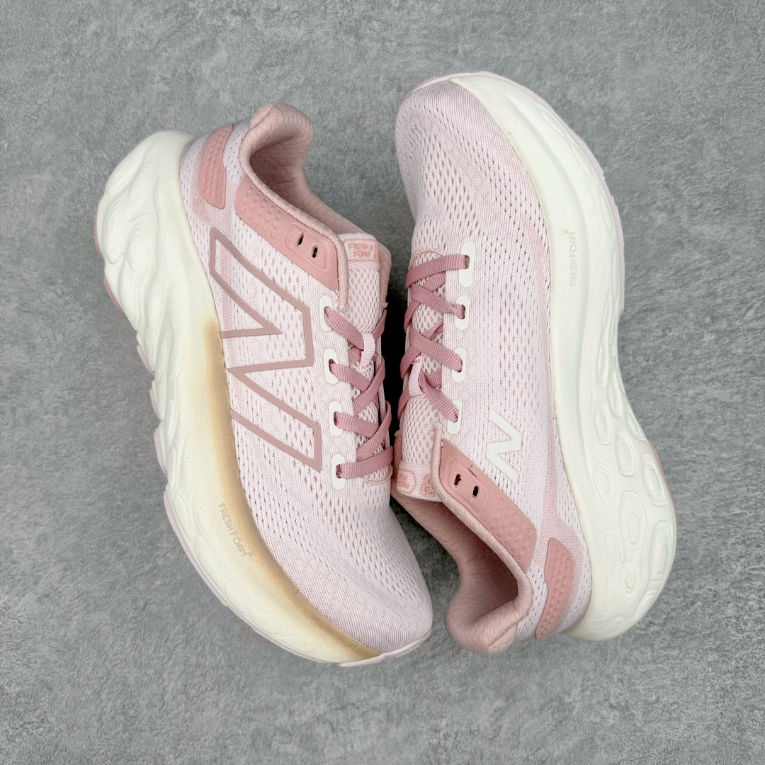 图片[3]-零售💰260 New Balance Fresh Foam X NB1080V13 新百伦系列低帮轻量化厚底健身休闲运动慢跑鞋 近赏｜无论是日常慢跑，还是City Walk，它都可轻松应对提起今年最流行的事情，想必在你所在的城市来一段City Walk，是很多潮男潮女都会做的吧。当时间来到十月，一年中最舒服的时光，无论是慢跑也好，还是City Walk，今天推荐的这双鞋，都可以轻松应对。那就是可以带给你久违的松弛感、治愈你柔软的需要的New Balance Fresh Foam X1080v13。作为New Balance经典跑鞋系列，1080系列可以说凝聚了品牌历来前沿科技与制造匠心。今年的v13版本可谓再度革新。在舒适体验、运动性能以及造型风格三个维度上做到了有机交融。舒适体验一直是1080跑鞋系列带给我们最大的直观感受，加上本就带有严肃跑鞋基因，在今年全新材料配方的Fresh FoamX中底泡棉上则有了不一样的缓震性能，重新定义“踩屎感”。可再生柔软针织鞋面使用可追溯的Repreve再生鞋面材料，柔软透气的鞋面提供绵密的贴合与包裹感，轻量分区橡胶大底分区外底橡胶采用新材料，改进纹路设计，增加前掌外底硬度，提升滚动反馈和传动效率。尺码：36 36.5 37 37.5 38 38.5 39.5 40 编码：Cby2936060-运动鞋