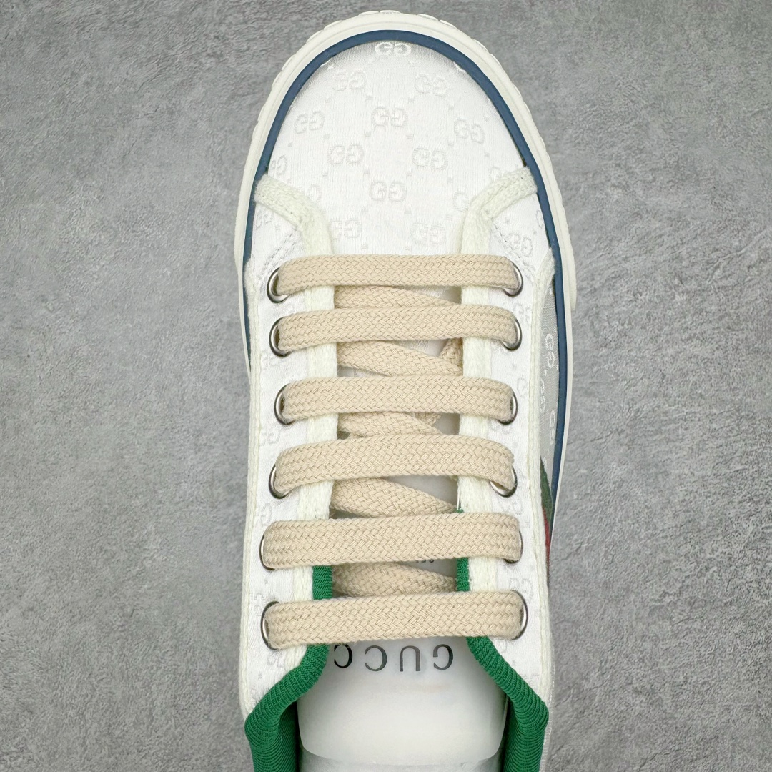 图片[4]-零售💰390 ＃ZS纯原 Gucci Tennis 1977 Print Sneaker 古驰帆布印花复古运动鞋板鞋 采用拼接透气棉布鞋面材质 #原装一致鞋舌仿磨环保纸垫#原装雪梨形超软沙绒纸团#内嵌超软皮内里+脚垫#附送购物袋+身份卡+硬质礼盒#中底高弹PU材质+双层TPR无缝隙串色技术组合大底 区别市面版本#弹力棉布 红绿织带 绿色罗缎滚边 Gucci Tennis 1977标签 鞋底GG图案 橡胶鞋底 1.5厘米高 尺码：35 36 37 38 39 40 41 42 43 44 编码：by3936090-运动鞋