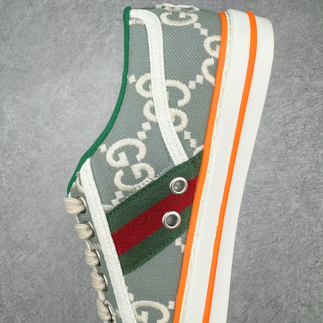 图片[7]-零售💰390 ＃ZS纯原 Gucci Tennis 1977 Print Sneaker 古驰帆布印花复古运动鞋板鞋 采用拼接透气棉布鞋面材质 #原装一致鞋舌仿磨环保纸垫#原装雪梨形超软沙绒纸团#内嵌超软皮内里+脚垫#附送购物袋+身份卡+硬质礼盒#中底高弹PU材质+双层TPR无缝隙串色技术组合大底 区别市面版本#弹力棉布 红绿织带 绿色罗缎滚边 Gucci Tennis 1977标签 鞋底GG图案 橡胶鞋底 1.5厘米高 尺码：35 36 37 38 39 40 41 42 43 44 编码：by3936090-运动鞋