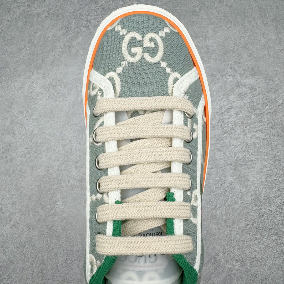 图片[4]-零售💰390 ＃ZS纯原 Gucci Tennis 1977 Print Sneaker 古驰帆布印花复古运动鞋板鞋 采用拼接透气棉布鞋面材质 #原装一致鞋舌仿磨环保纸垫#原装雪梨形超软沙绒纸团#内嵌超软皮内里+脚垫#附送购物袋+身份卡+硬质礼盒#中底高弹PU材质+双层TPR无缝隙串色技术组合大底 区别市面版本#弹力棉布 红绿织带 绿色罗缎滚边 Gucci Tennis 1977标签 鞋底GG图案 橡胶鞋底 1.5厘米高 尺码：35 36 37 38 39 40 41 42 43 44 编码：by3936090-运动鞋