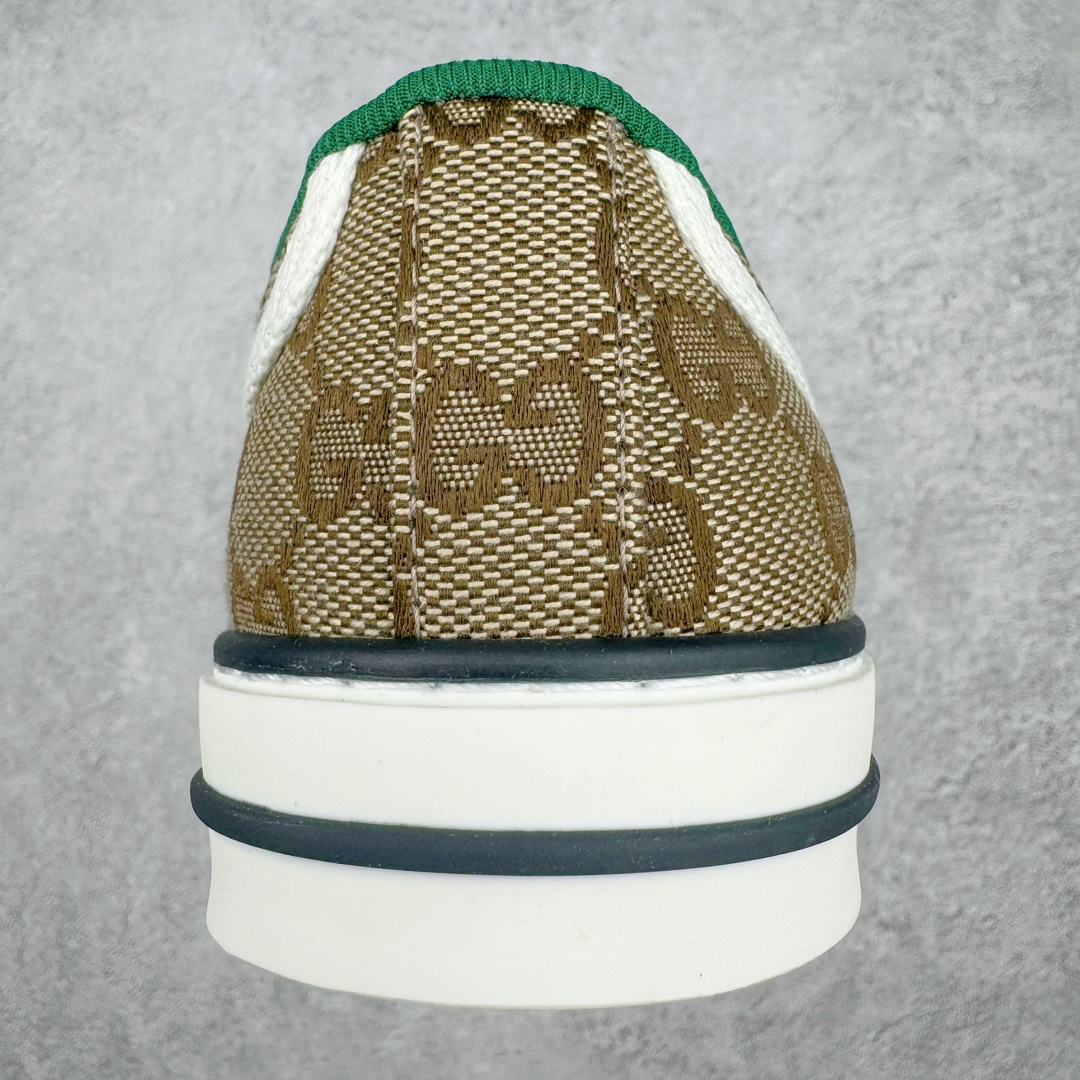 图片[8]-零售💰390 ＃ZS纯原 Gucci Tennis 1977 Print Sneaker 古驰帆布印花复古运动鞋板鞋 采用拼接透气棉布鞋面材质 #原装一致鞋舌仿磨环保纸垫#原装雪梨形超软沙绒纸团#内嵌超软皮内里+脚垫#附送购物袋+身份卡+硬质礼盒#中底高弹PU材质+双层TPR无缝隙串色技术组合大底 区别市面版本#弹力棉布 红绿织带 绿色罗缎滚边 Gucci Tennis 1977标签 鞋底GG图案 橡胶鞋底 1.5厘米高 尺码：35 36 37 38 39 40 41 42 43 44 编码：by3936090-运动鞋