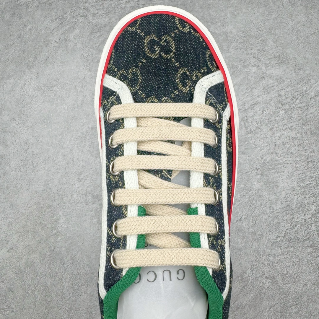 图片[4]-零售💰390 ＃ZS纯原 Gucci Tennis 1977 Print Sneaker 古驰帆布印花复古运动鞋板鞋 采用拼接透气棉布鞋面材质 #原装一致鞋舌仿磨环保纸垫#原装雪梨形超软沙绒纸团#内嵌超软皮内里+脚垫#附送购物袋+身份卡+硬质礼盒#中底高弹PU材质+双层TPR无缝隙串色技术组合大底 区别市面版本#弹力棉布 红绿织带 绿色罗缎滚边 Gucci Tennis 1977标签 鞋底GG图案 橡胶鞋底 1.5厘米高 尺码：35 36 37 38 39 40 41 42 43 44 编码：by3936090-运动鞋