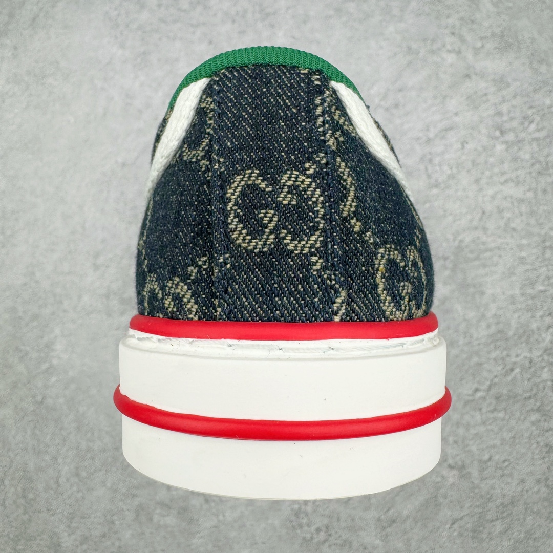 图片[8]-零售💰390 ＃ZS纯原 Gucci Tennis 1977 Print Sneaker 古驰帆布印花复古运动鞋板鞋 采用拼接透气棉布鞋面材质 #原装一致鞋舌仿磨环保纸垫#原装雪梨形超软沙绒纸团#内嵌超软皮内里+脚垫#附送购物袋+身份卡+硬质礼盒#中底高弹PU材质+双层TPR无缝隙串色技术组合大底 区别市面版本#弹力棉布 红绿织带 绿色罗缎滚边 Gucci Tennis 1977标签 鞋底GG图案 橡胶鞋底 1.5厘米高 尺码：35 36 37 38 39 40 41 42 43 44 编码：by3936090-运动鞋