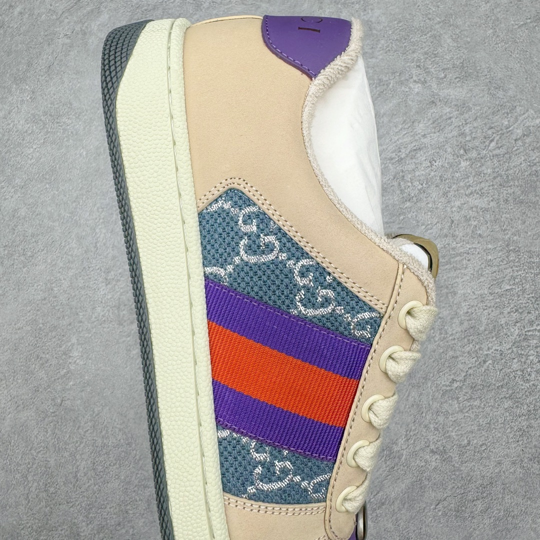 图片[6]-零售💰410 ＃M纯原 Gucci Screener sneaker 古驰双G小脏鞋系列复古怀旧校园风低帮板鞋 全套原楦原纸版原鞋开模 全网最具灵魂的版型 鞋头上翘1.6CM 后跟自然弧度内收 双G珐琅 条纹清晰 原厂五金带3M反光 原装意大利进口里外全皮 纯手工水洗做旧处理 侧面条纹饰带 原厂定制 零串色零起毛 大底防滑网格由里到外大小逐渐递减 原厂数据电绣 清晰立体 多边形闪钻大小一致带光泽 全鞋电脑针车 紧密相连 针距密度一致 环保乳胶注塑鞋垫 厚度脚感还原原版 皮面裁剪部位 统一油边封口工艺 大底组合零偏差 挑战各种艺术家 右脚鞋侧嵌入NFC防伪芯片装置＋鞋盒标二唯码扫描 秒进官网 专柜全套包装 防尘袋 说明书 质保卡 购物袋 Size：35 36 37 38 39 40 41 42 43 44 45 编码：by4936010-运动鞋