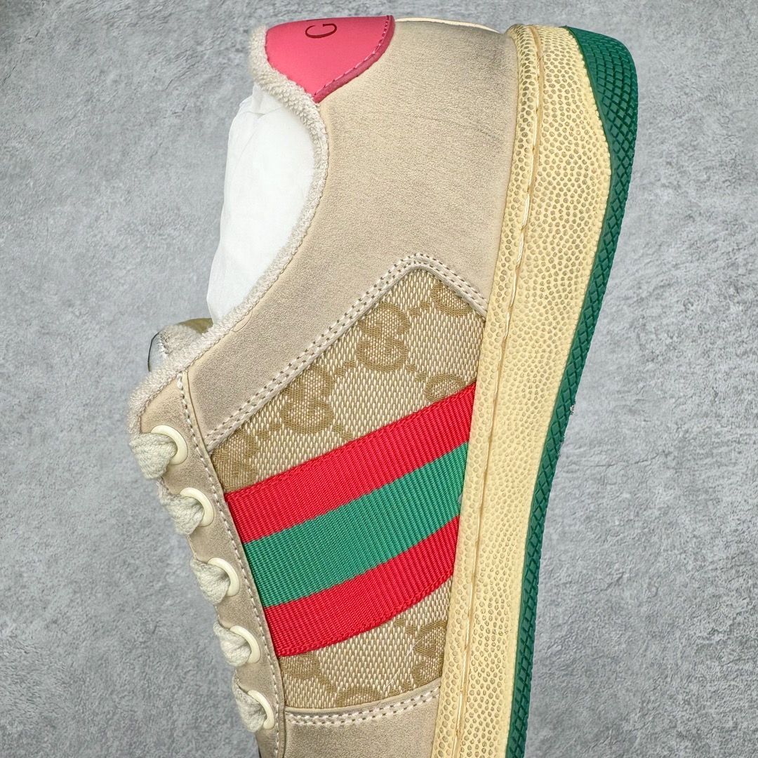 图片[7]-零售💰410 ＃M纯原 Gucci Screener sneaker 古驰双G小脏鞋系列复古怀旧校园风低帮板鞋 全套原楦原纸版原鞋开模 全网最具灵魂的版型 鞋头上翘1.6CM 后跟自然弧度内收 双G珐琅 条纹清晰 原厂五金带3M反光 原装意大利进口里外全皮 纯手工水洗做旧处理 侧面条纹饰带 原厂定制 零串色零起毛 大底防滑网格由里到外大小逐渐递减 原厂数据电绣 清晰立体 多边形闪钻大小一致带光泽 全鞋电脑针车 紧密相连 针距密度一致 环保乳胶注塑鞋垫 厚度脚感还原原版 皮面裁剪部位 统一油边封口工艺 大底组合零偏差 挑战各种艺术家 右脚鞋侧嵌入NFC防伪芯片装置＋鞋盒标二唯码扫描 秒进官网 专柜全套包装 防尘袋 说明书 质保卡 购物袋 Size：35 36 37 38 39 40 41 42 43 44 45 编码：by4936010-运动鞋