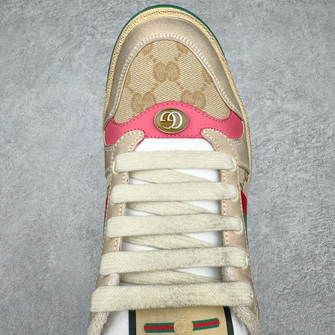 图片[4]-零售💰410 ＃M纯原 Gucci Screener sneaker 古驰双G小脏鞋系列复古怀旧校园风低帮板鞋 全套原楦原纸版原鞋开模 全网最具灵魂的版型 鞋头上翘1.6CM 后跟自然弧度内收 双G珐琅 条纹清晰 原厂五金带3M反光 原装意大利进口里外全皮 纯手工水洗做旧处理 侧面条纹饰带 原厂定制 零串色零起毛 大底防滑网格由里到外大小逐渐递减 原厂数据电绣 清晰立体 多边形闪钻大小一致带光泽 全鞋电脑针车 紧密相连 针距密度一致 环保乳胶注塑鞋垫 厚度脚感还原原版 皮面裁剪部位 统一油边封口工艺 大底组合零偏差 挑战各种艺术家 右脚鞋侧嵌入NFC防伪芯片装置＋鞋盒标二唯码扫描 秒进官网 专柜全套包装 防尘袋 说明书 质保卡 购物袋 Size：35 36 37 38 39 40 41 42 43 44 45 编码：by4936010-运动鞋